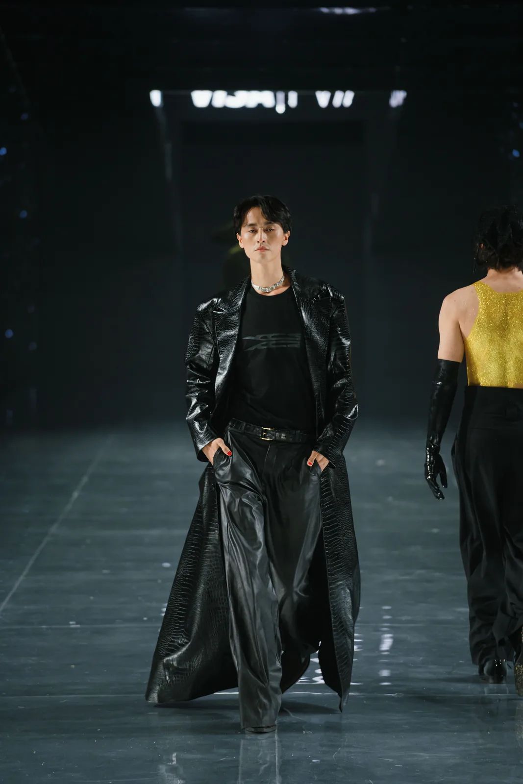 metal-visa-fashion-week-almaty-pre-fall-2026-yesyes-03.webp