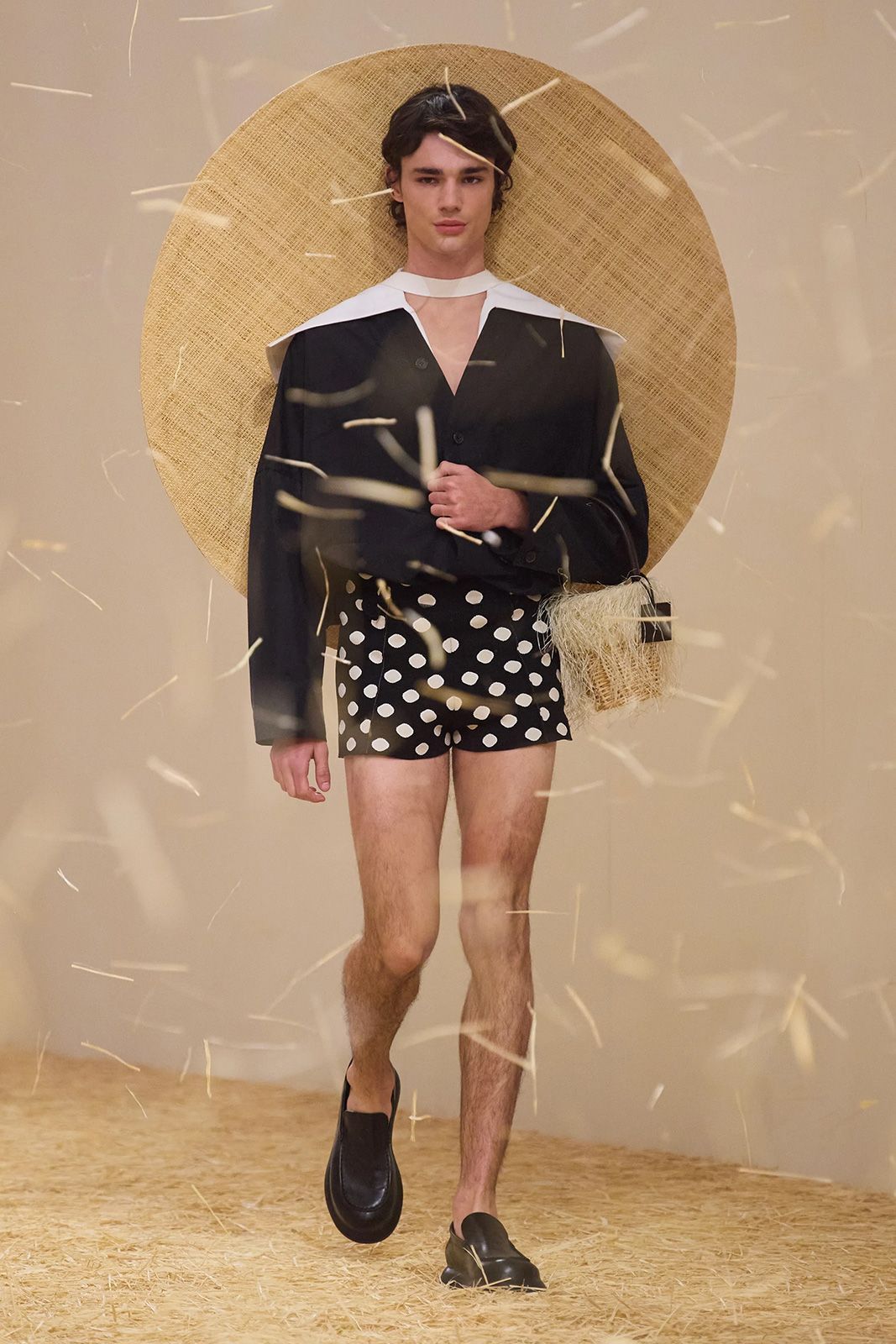 00042 Jacquemus Spring 2023 Ready to Wear Credit Gorunway.jpg