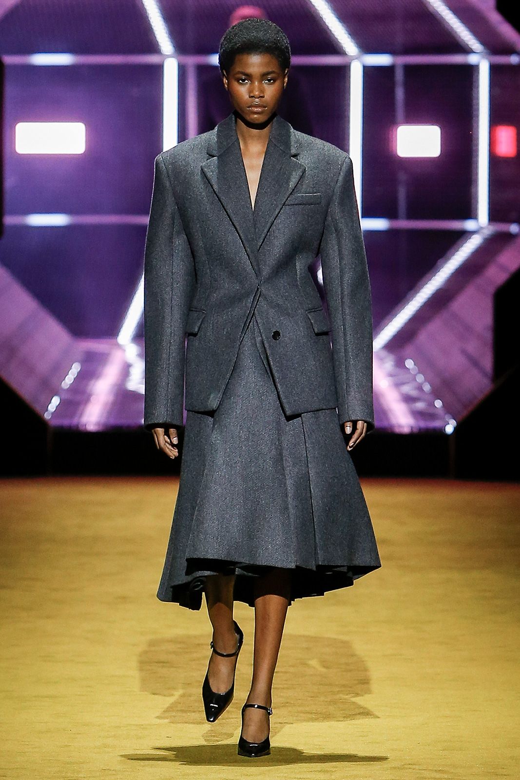 11 Prada Donna F W22.jpg