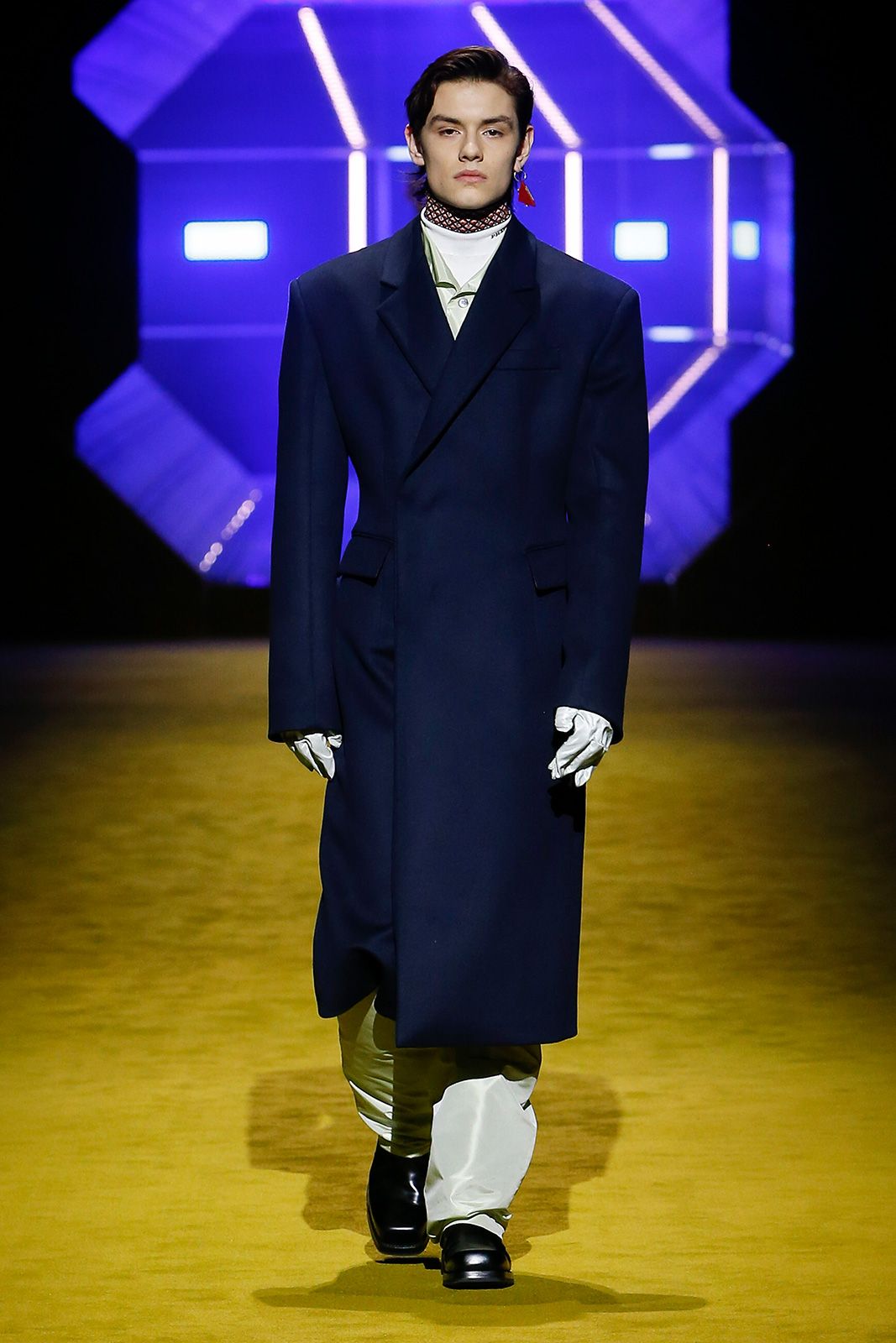 Prada Uomo F W22 Look2 Louis Partridge.jpg