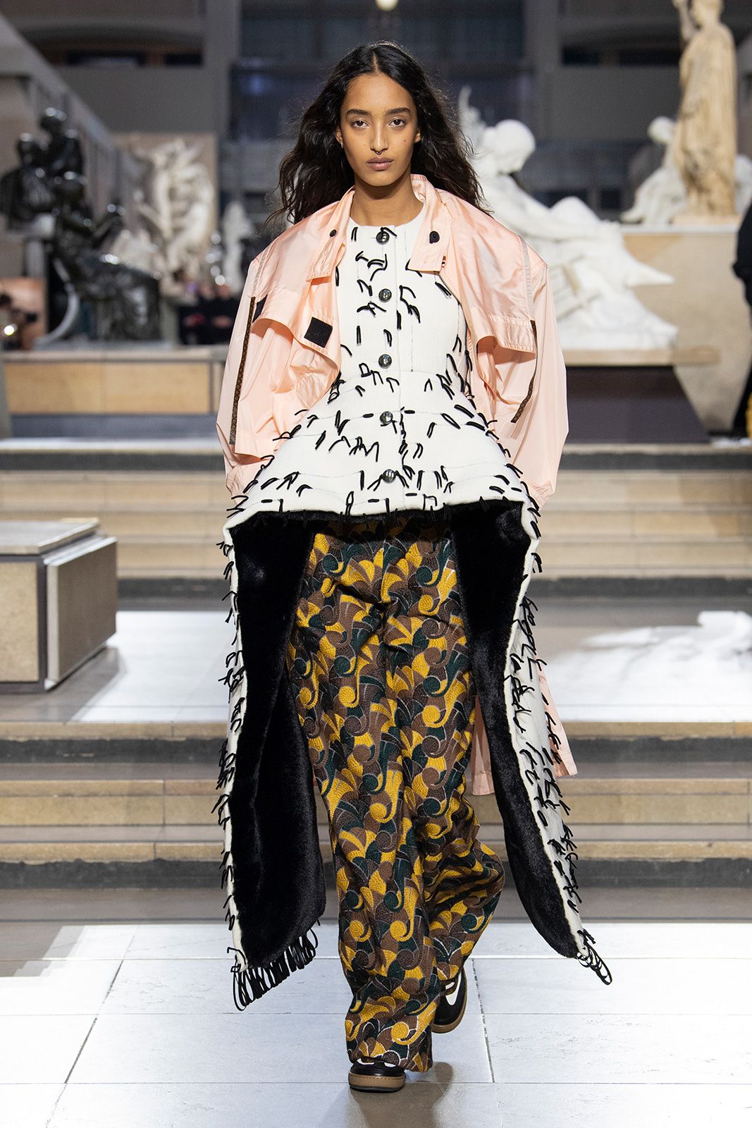 Louis Vuitton F W22 Look 09.jpg