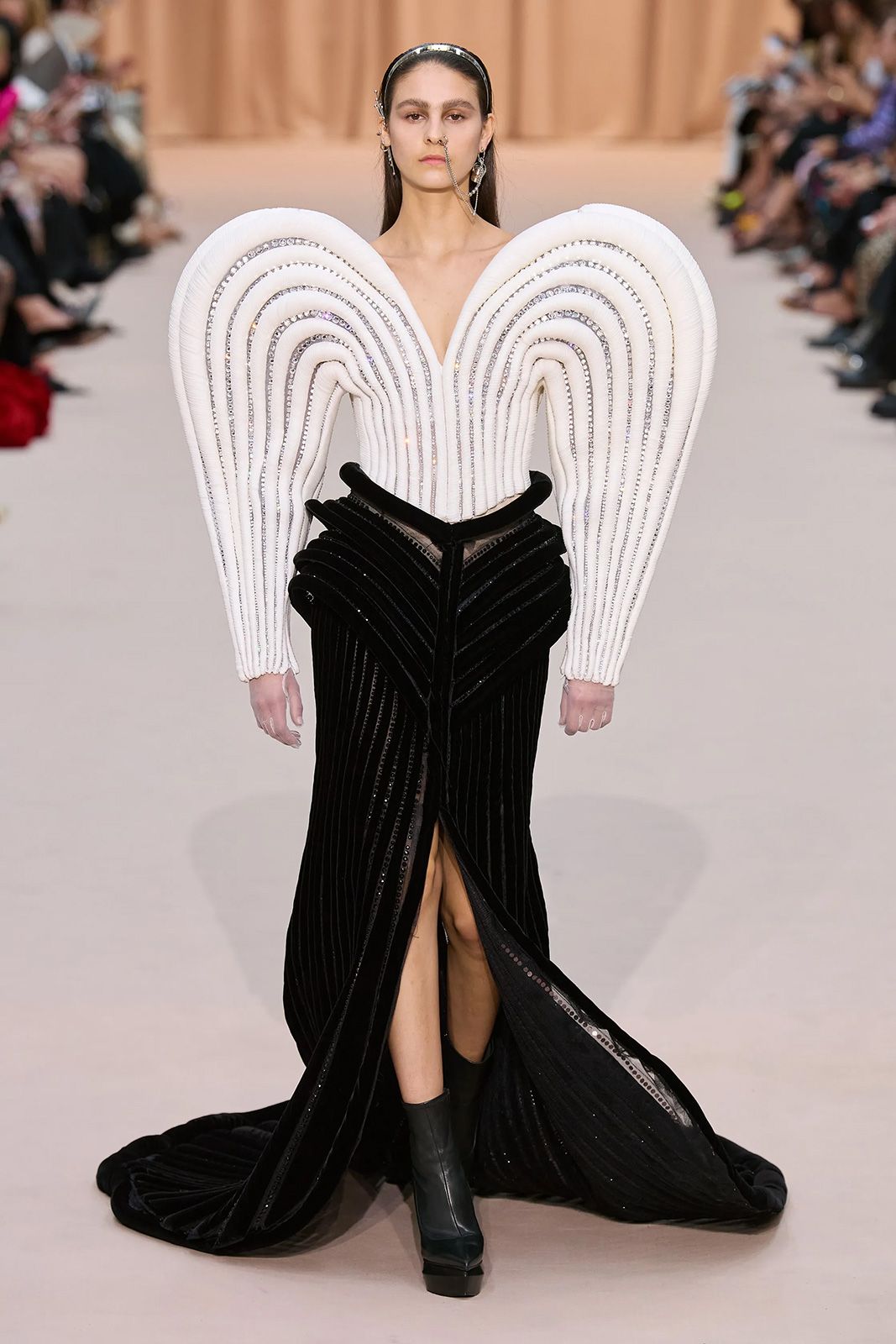 00044 Jean Paul Gaultier Fall 2022 Couture Credit Gorunway.jpg
