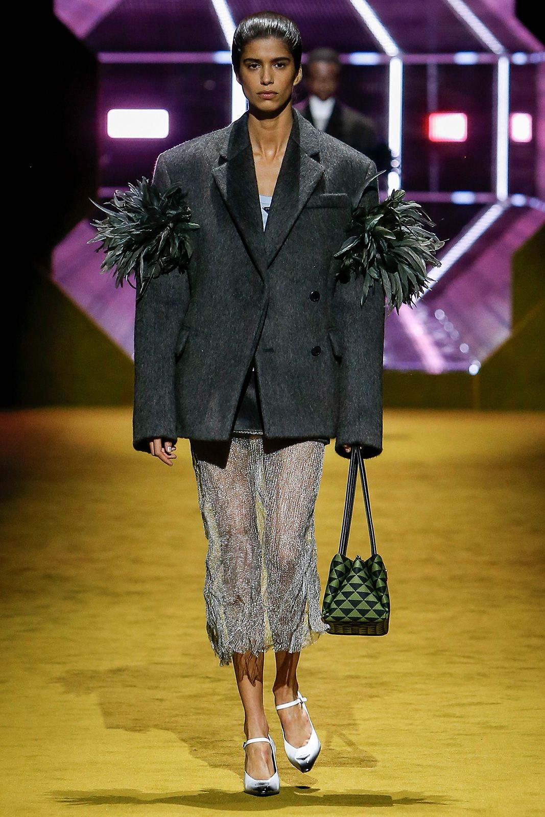 44 Prada Donna F W22.jpg