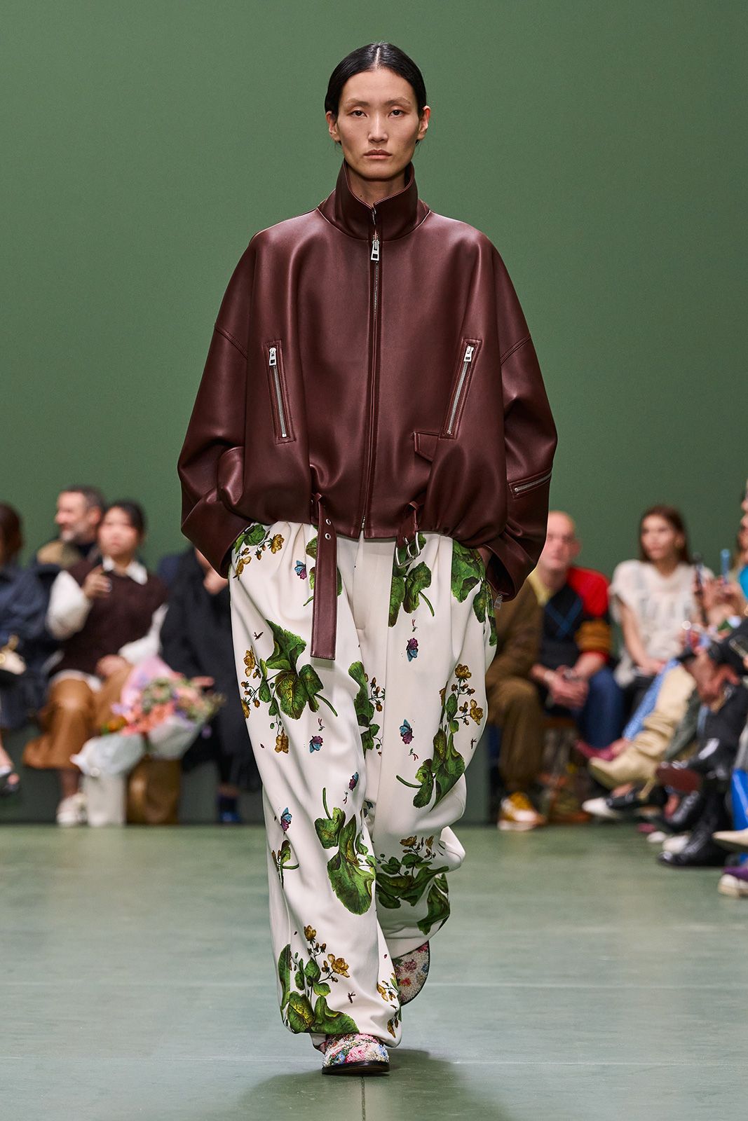 LOEWE_FW24_WW_SHOW_RUNWAY_43.jpg