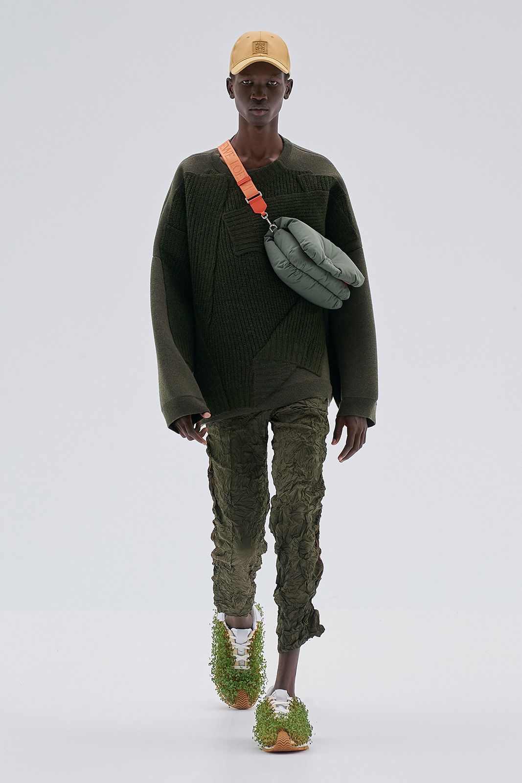 Loewe S S23 Mens Show Runway Look 23 Front Rgb Cropped 2x3 23.jpg