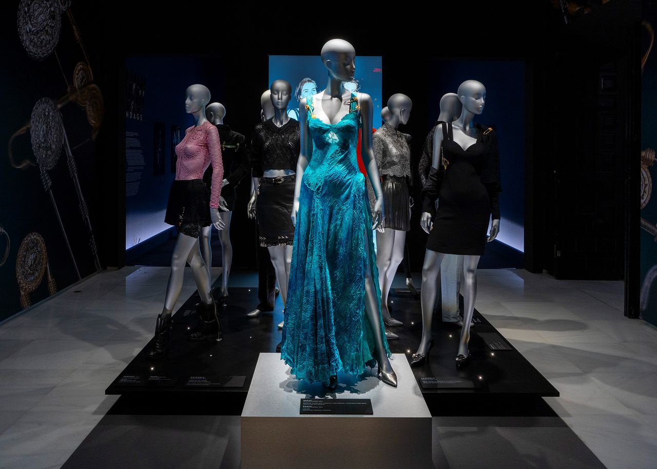 Gianni_Versace_Retrospective_9.jpg
