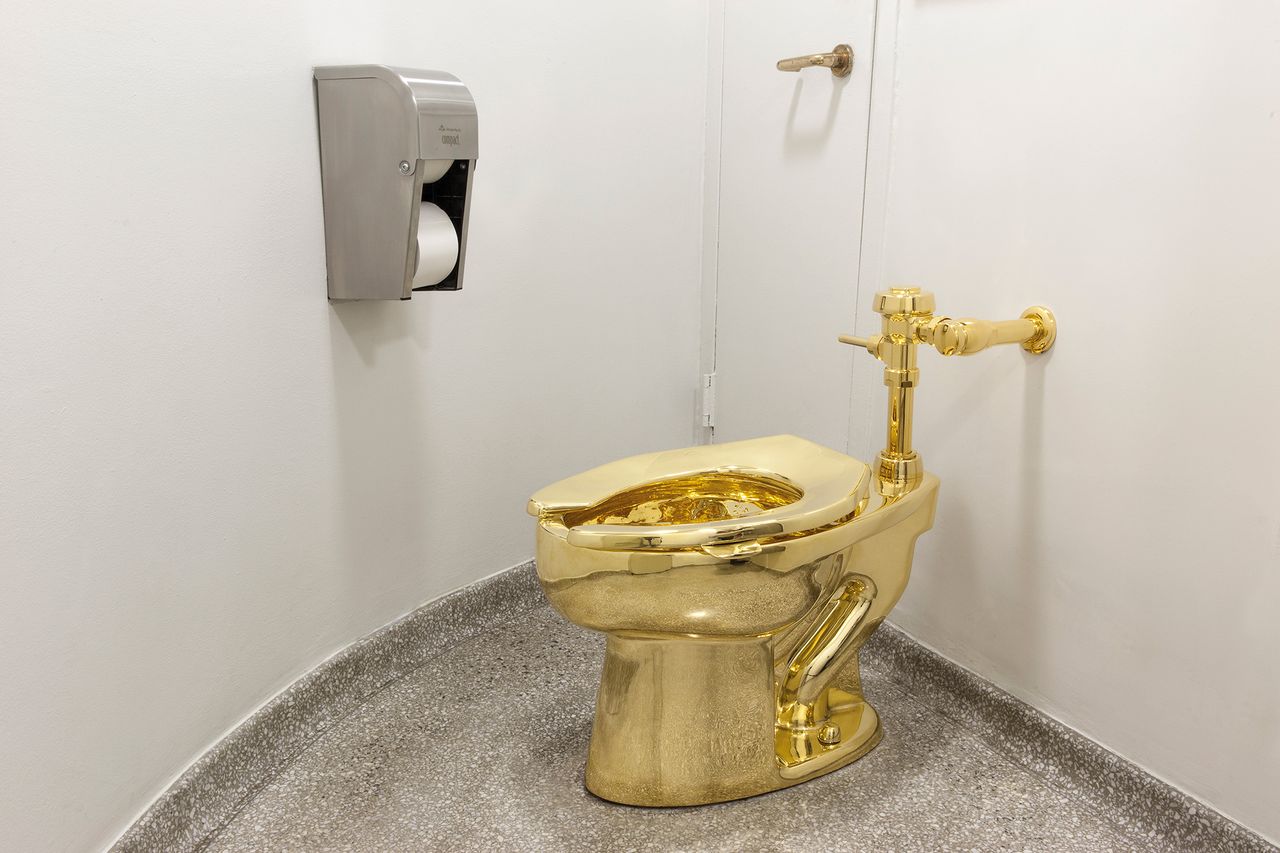 Maurizio Cattelan 3.jpg