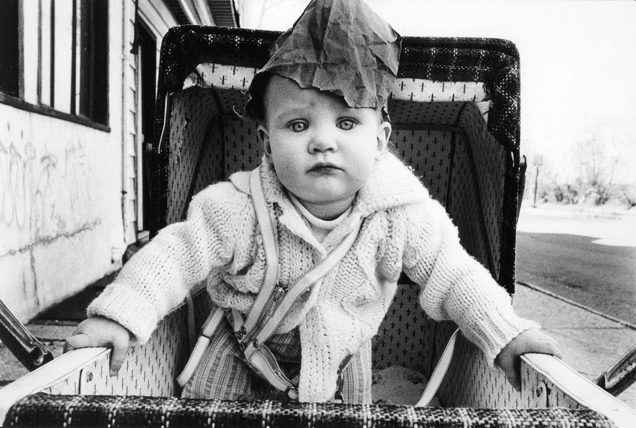 10 Arlene Gottfried Baby With Paper Bag on Head Staten Island 1974 Copyright Arlene Gottfried Courtesy Galerie Bene Taschen.jpg