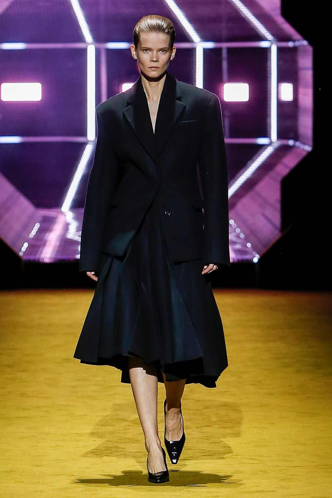 12 Prada Donna F W22.jpg
