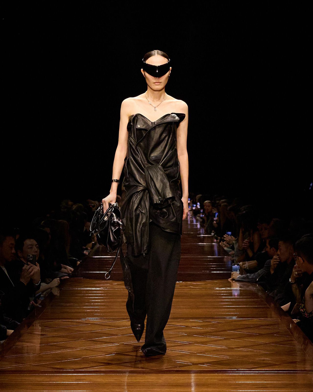 BALENCIAGA-SUMMER-25-LOOK-43_YUKA.jpg
