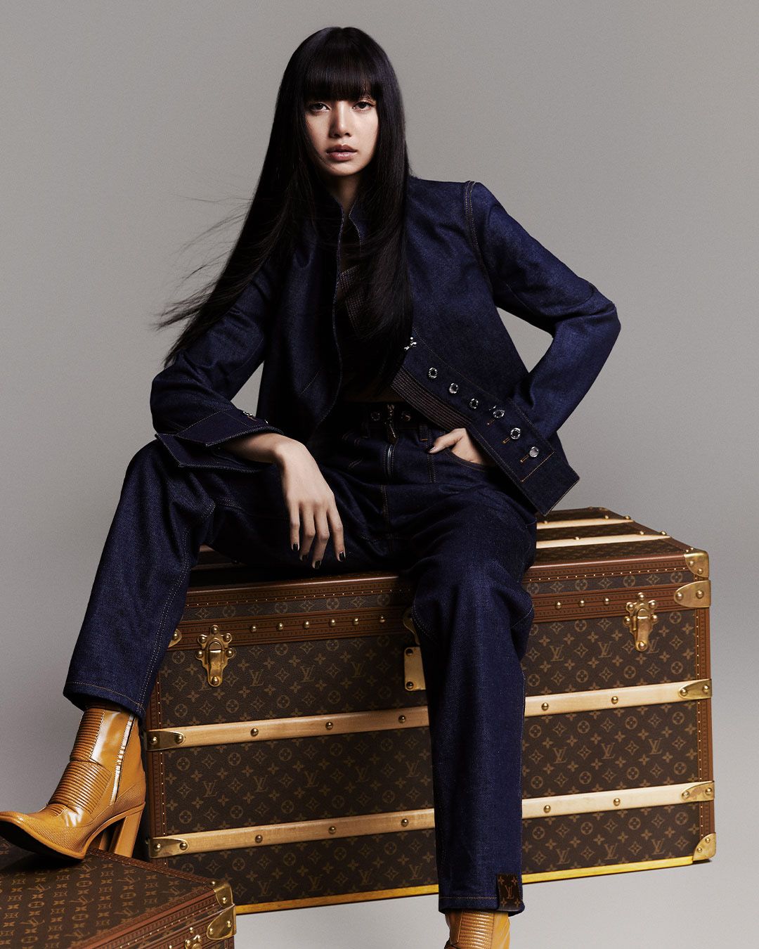 CELEBRITY_LISA_ANNOUNCEMENT_VISUAL_1080x1350_07.jpg