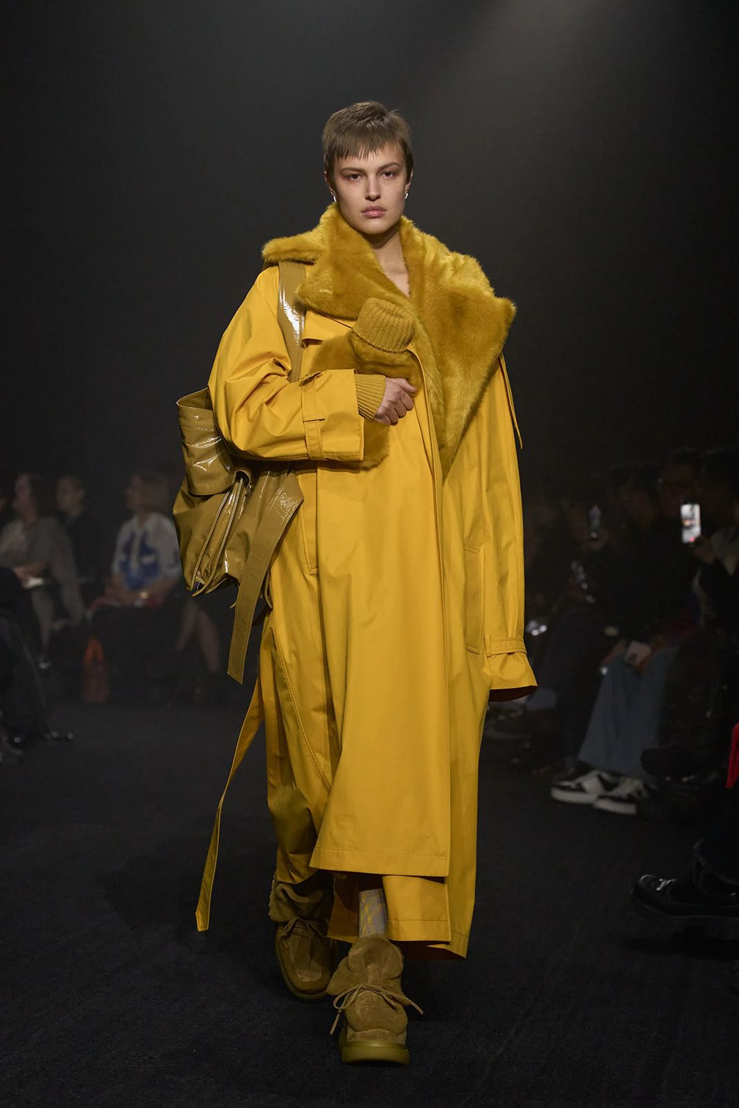 Burberry Fall 2023 Ready to Wear Gorunway 16.jpg