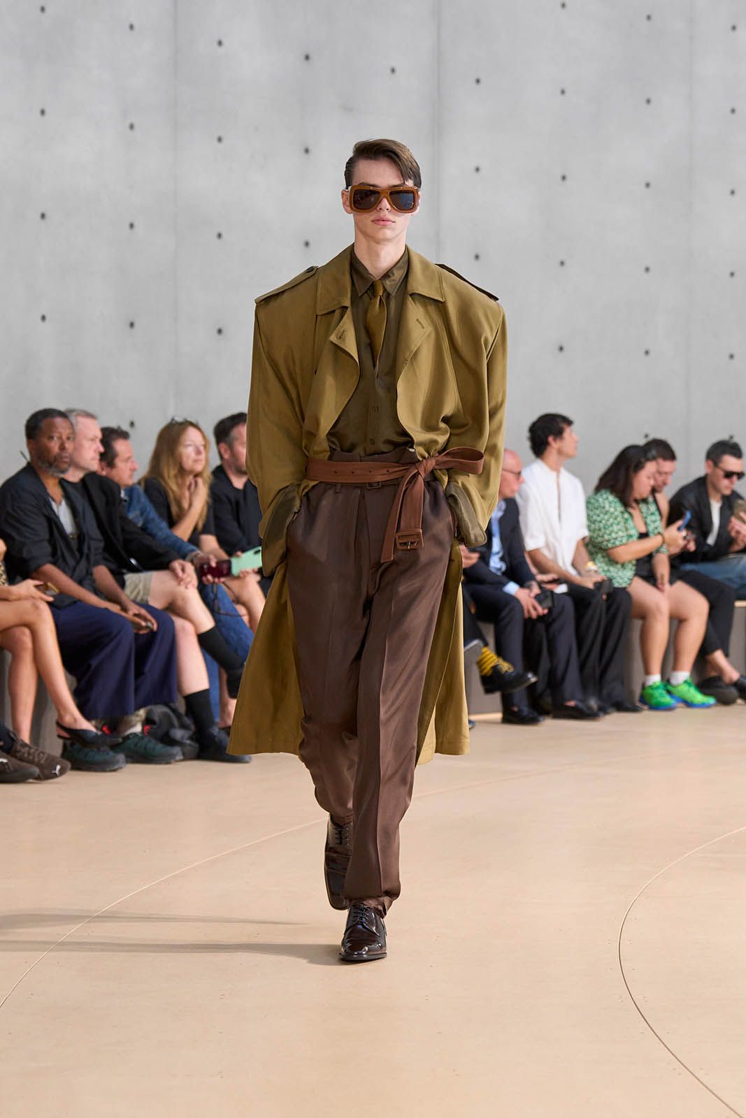 SAINT LAURENT_FASHION_SHOW_MEN_SUMMER26_RUNWAY_17.jpg
