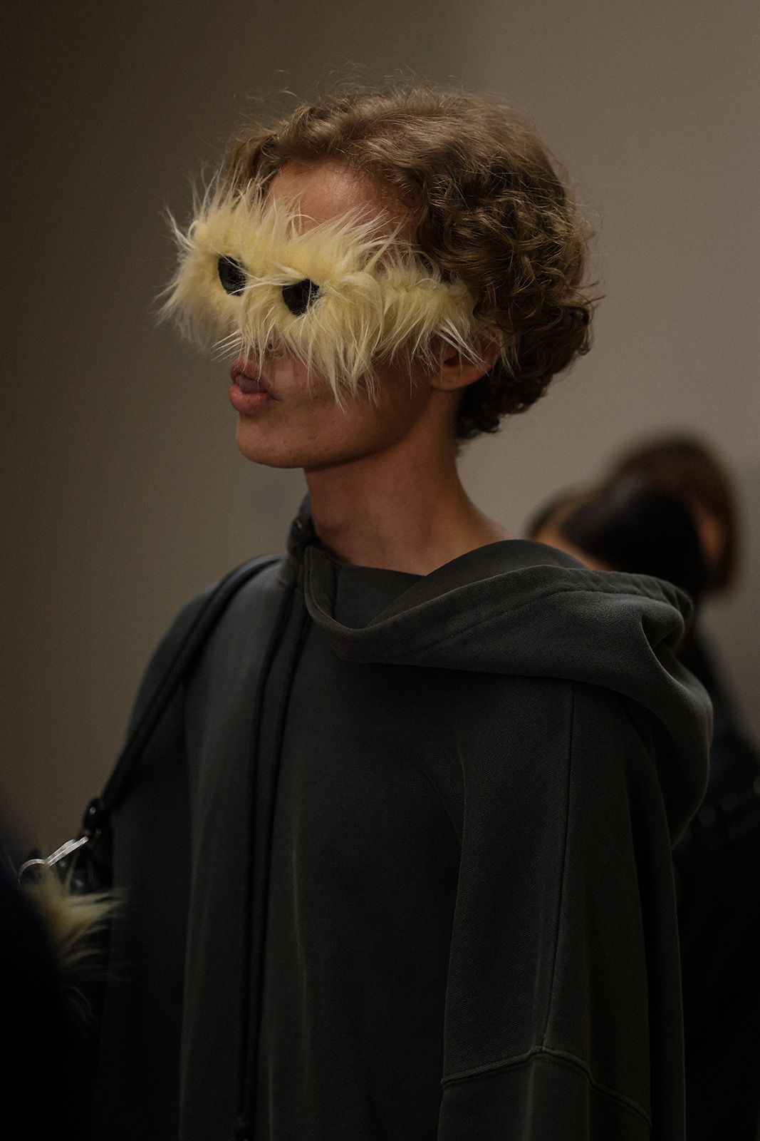 fw024-backstage-at-kiminte-kimhekim-074.jpg