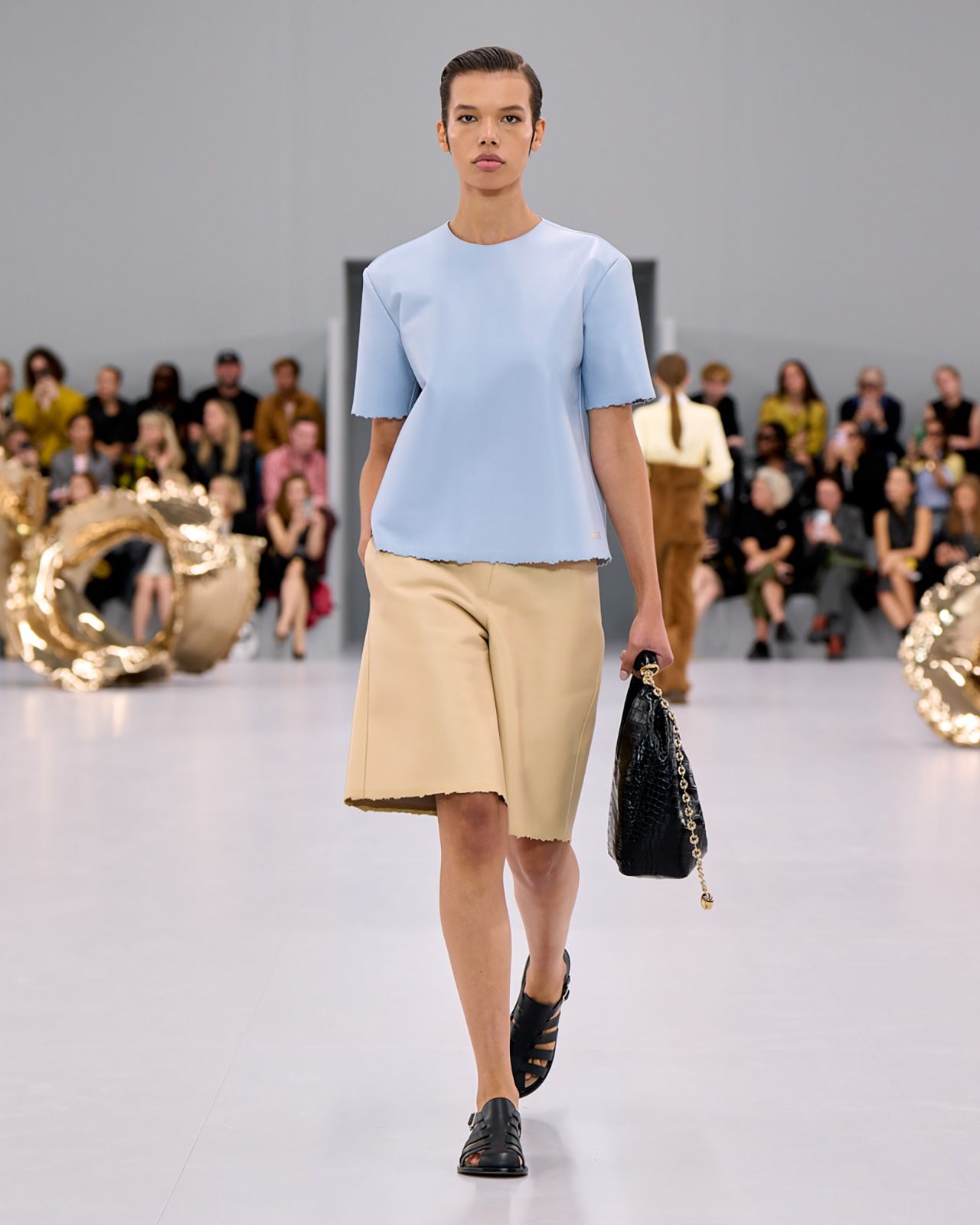 Loewe S S24 14.jpg