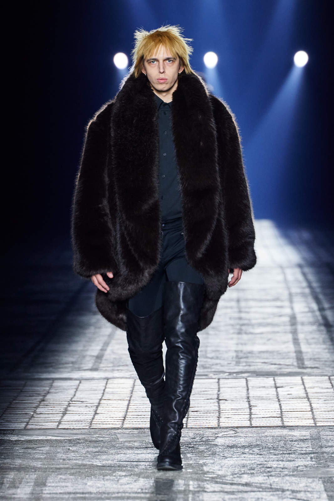 GmbH_AW26_Runway_Photo_by_Finnegan-Koichi-Godenschweger_for_BFW_2x3_05.jpg