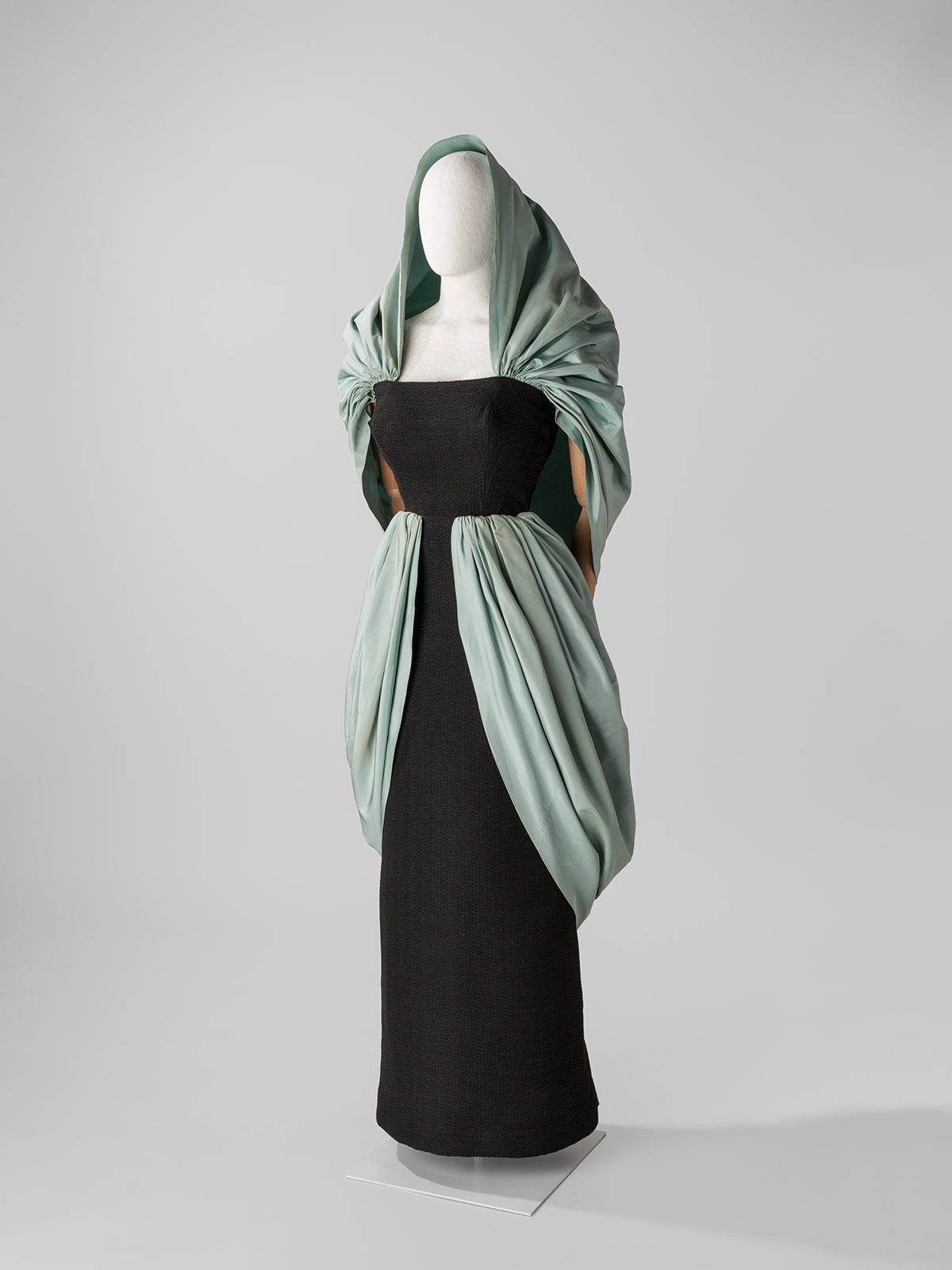 Balenciaga Laeleganciadelsombrero Metalmagazine 16.jpg
