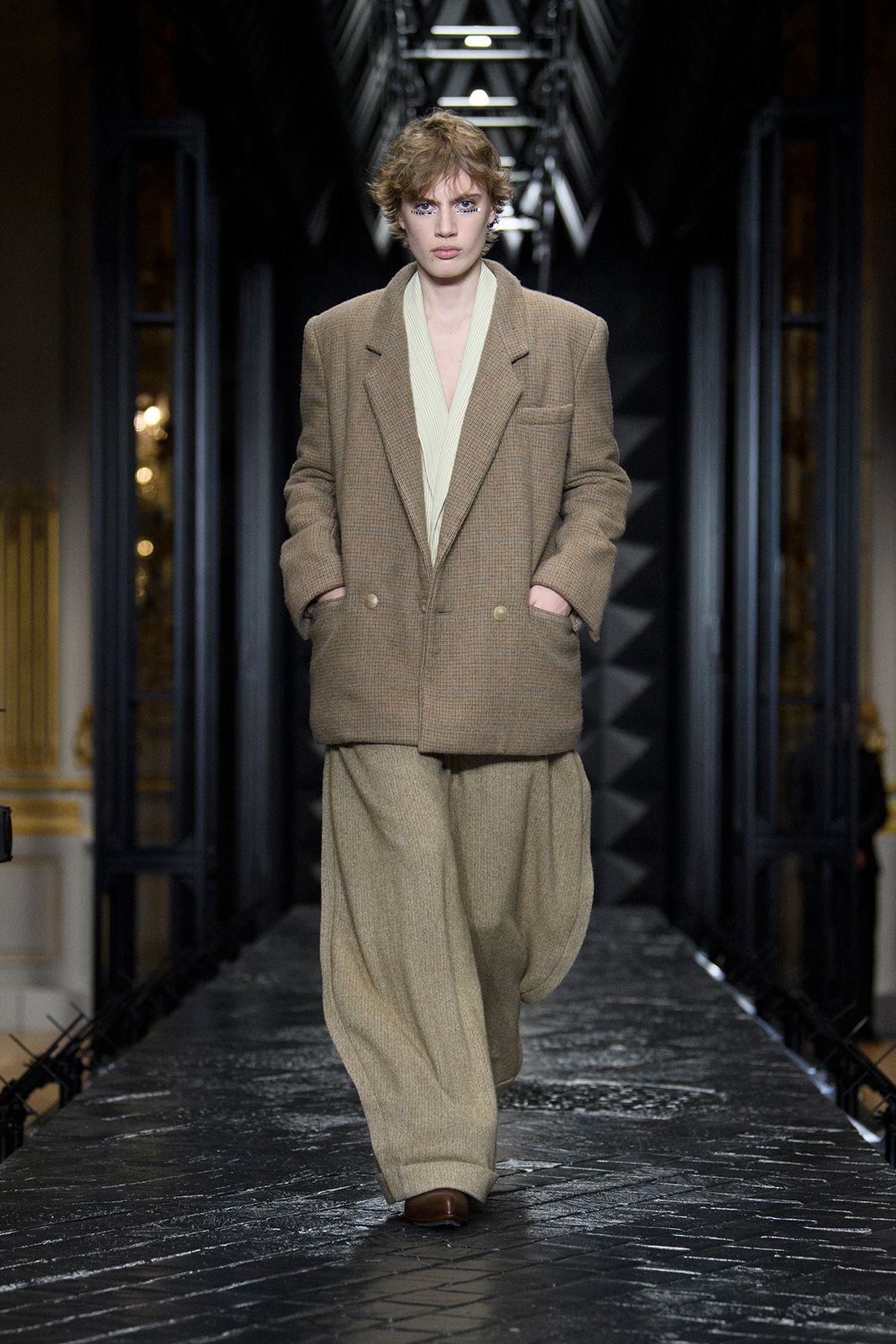 Louis Vuitton F W2324 Look 20.jpg
