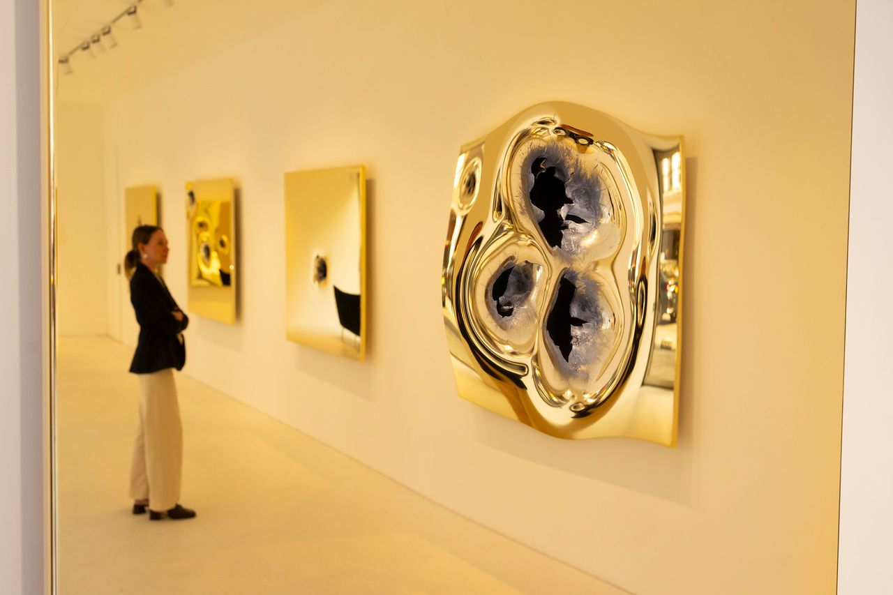 Maurizio-Cattelan_Bones_5.jpg