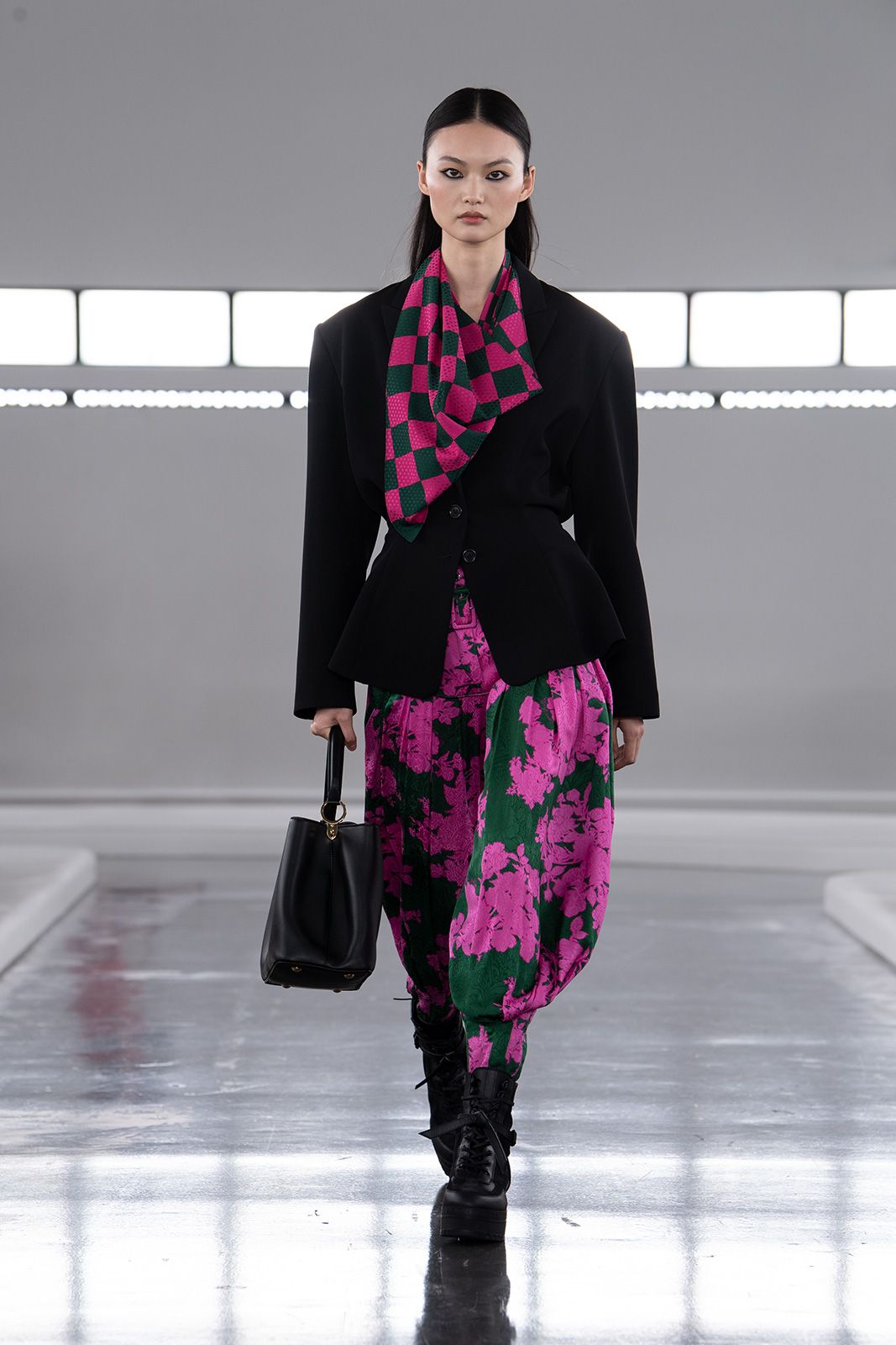Louis_Vuitton_Women_s_Pre-Fall_2024_17.jpg