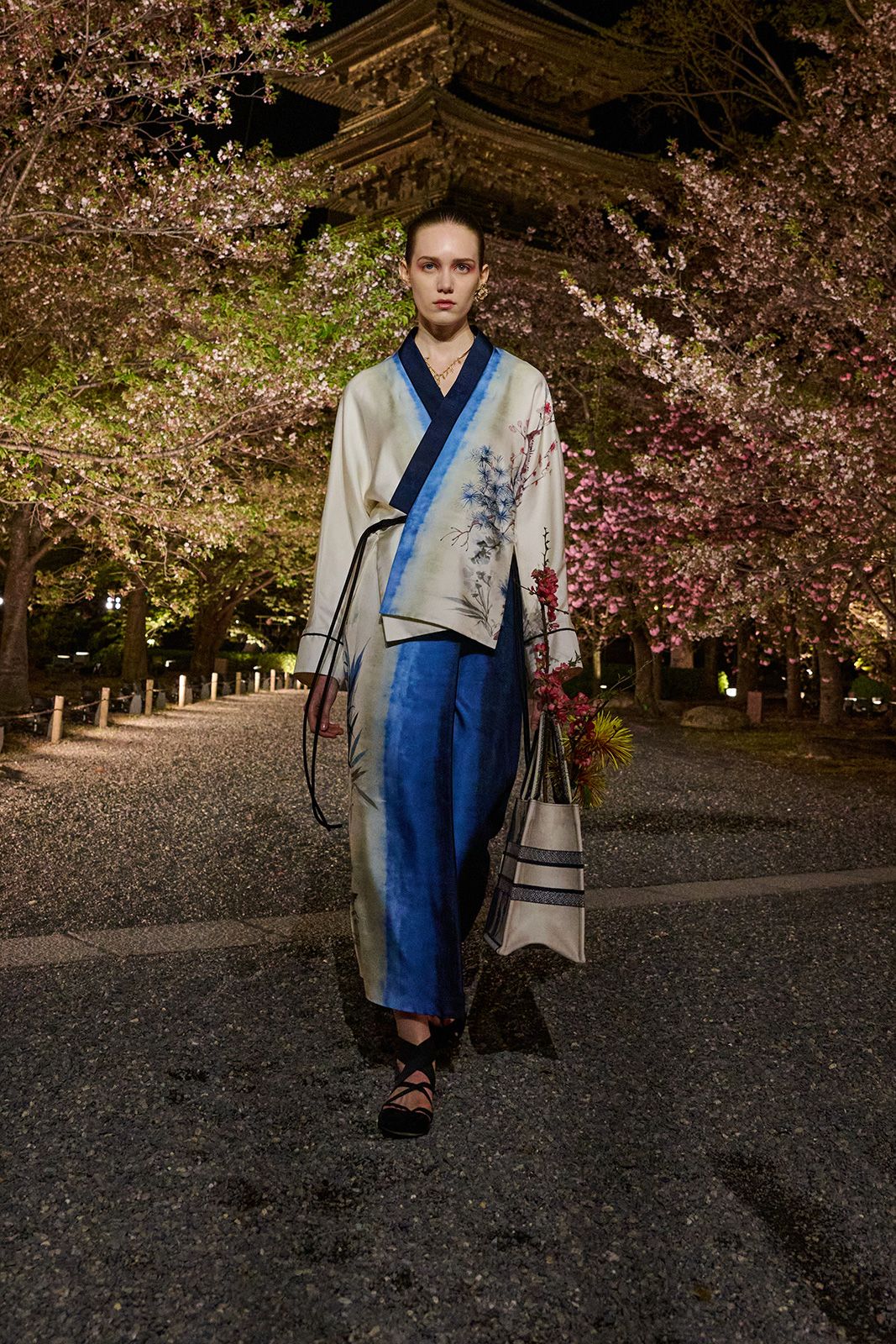 DIOR_W_RTW_FALL25_KYOTO_LOOK_17.jpg