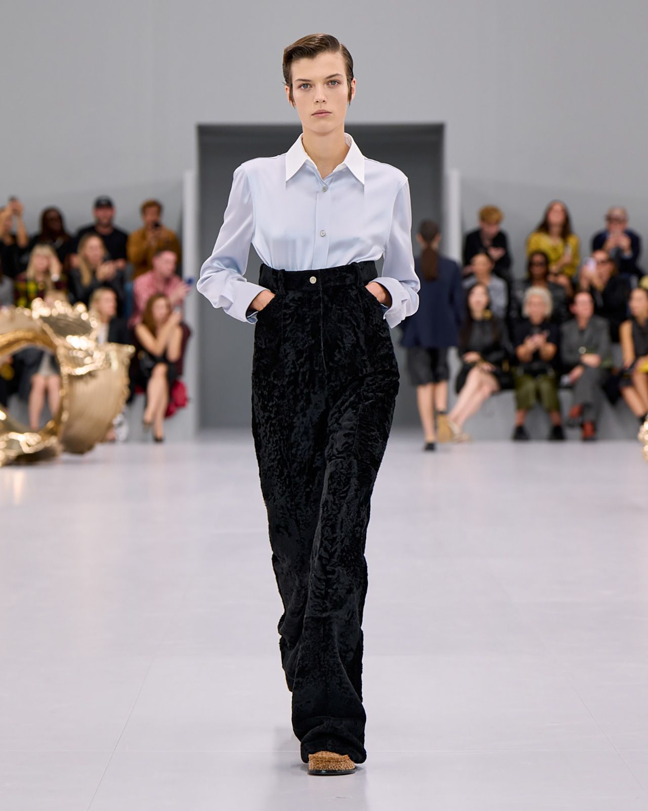 Loewe S S24 10.jpg