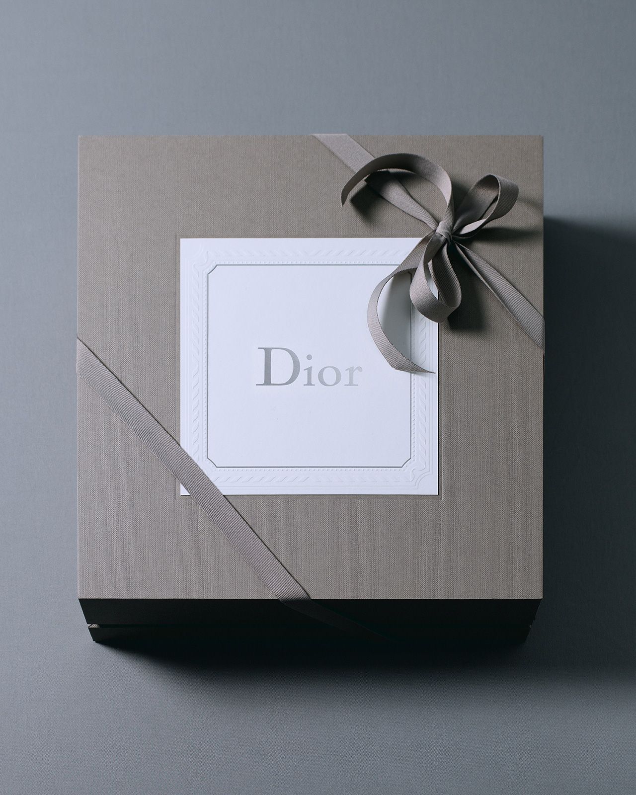 DIOR-MEN-WINTER26-27_SHOW-INVITATIONS-BY-JEAN-MARIE-BINET-(1).jpg