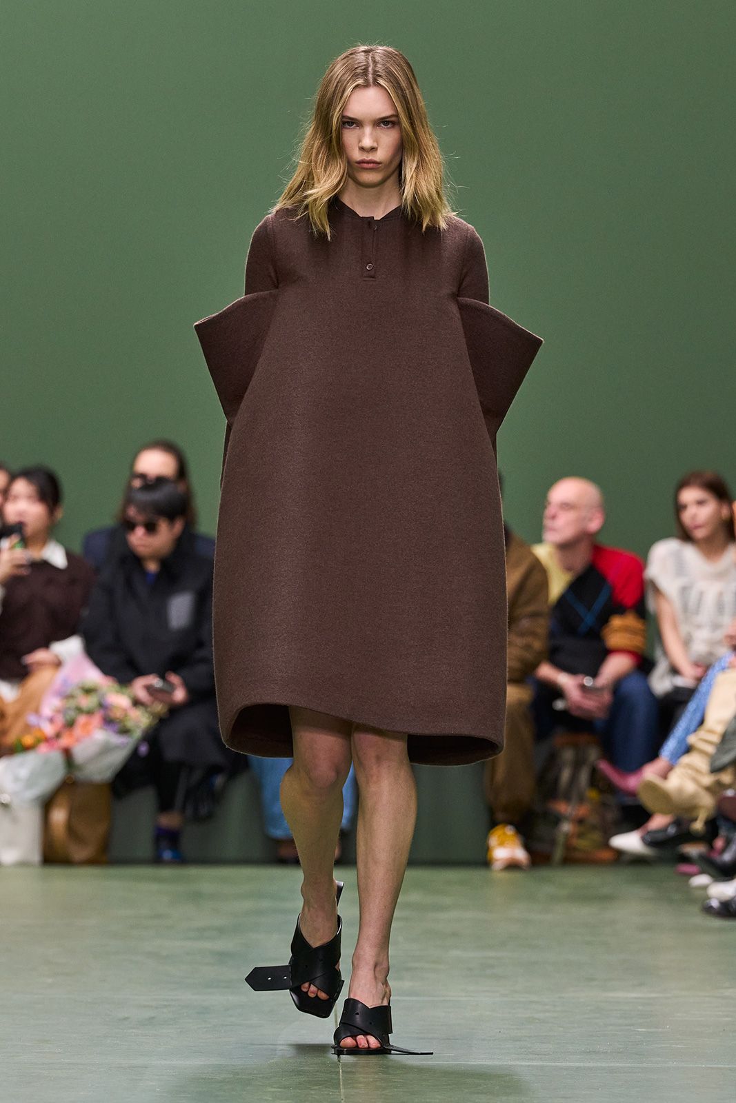 LOEWE_FW24_WW_SHOW_RUNWAY_30.jpg