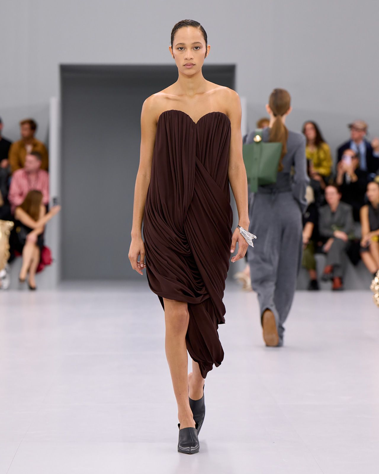 Loewe S S24 44.jpg