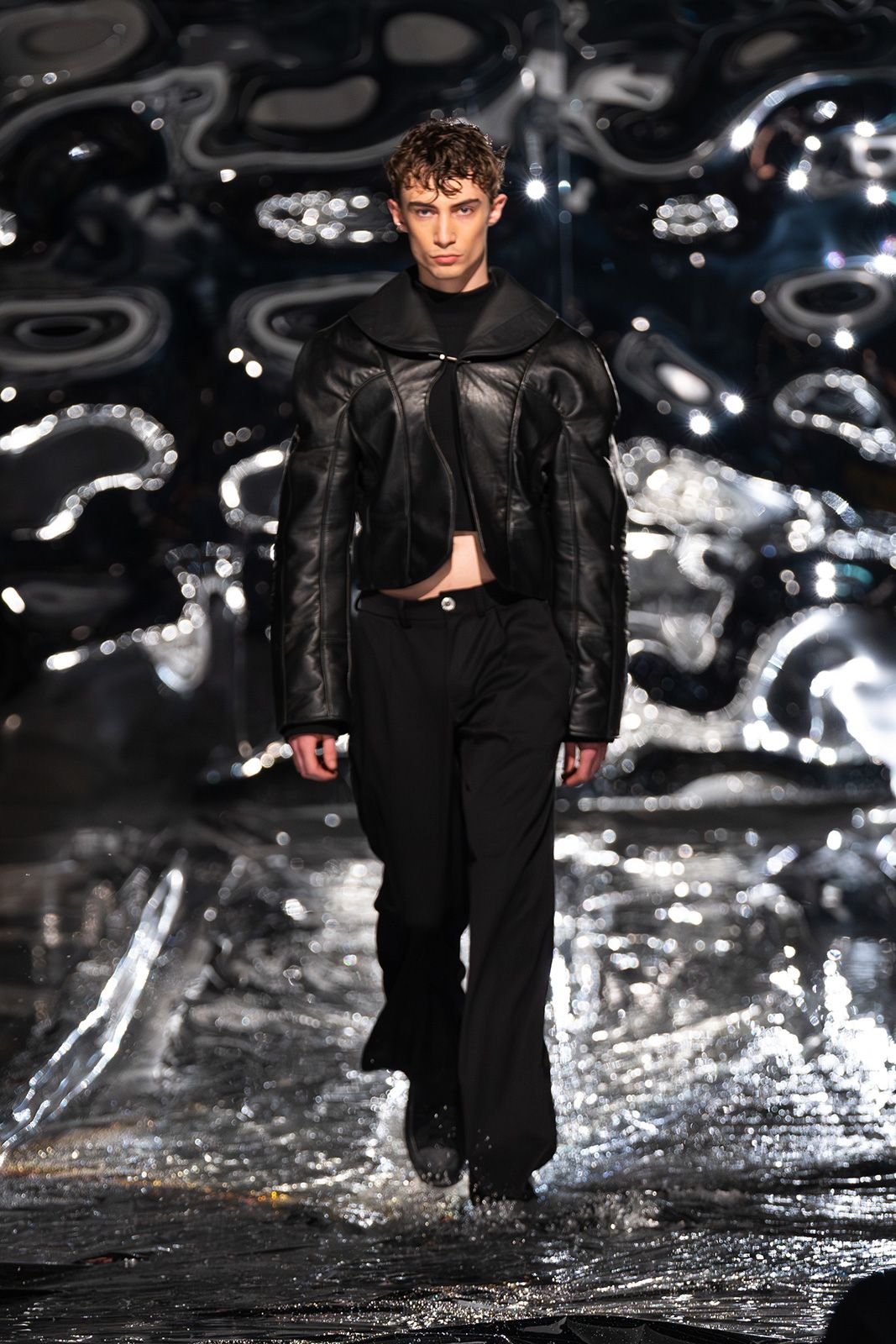 12_HADERLUMP_AW24_Runway_by-Moritz-Högemann.jpg