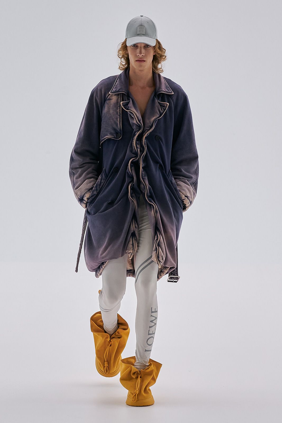 Loewe S S23 Mens Show Runway Look 18 Front Rgb Cropped 2x3 18.jpg