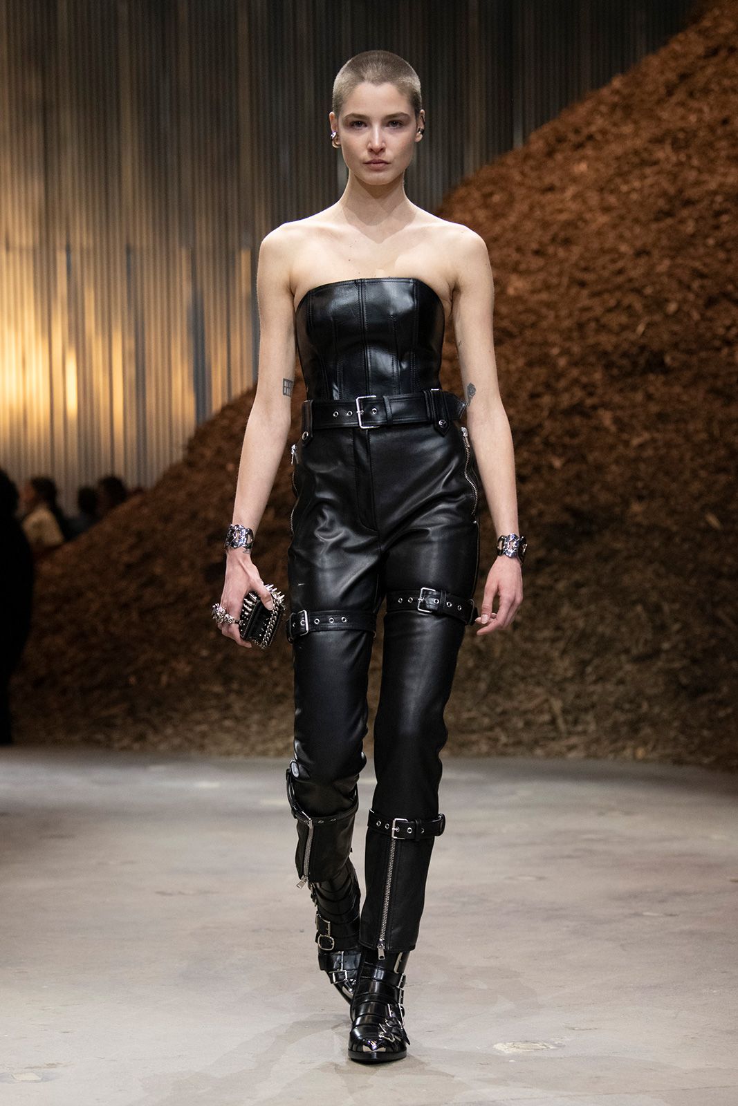 Alexander Mc Queen Fw 2022 Metalmagazine 29.jpg
