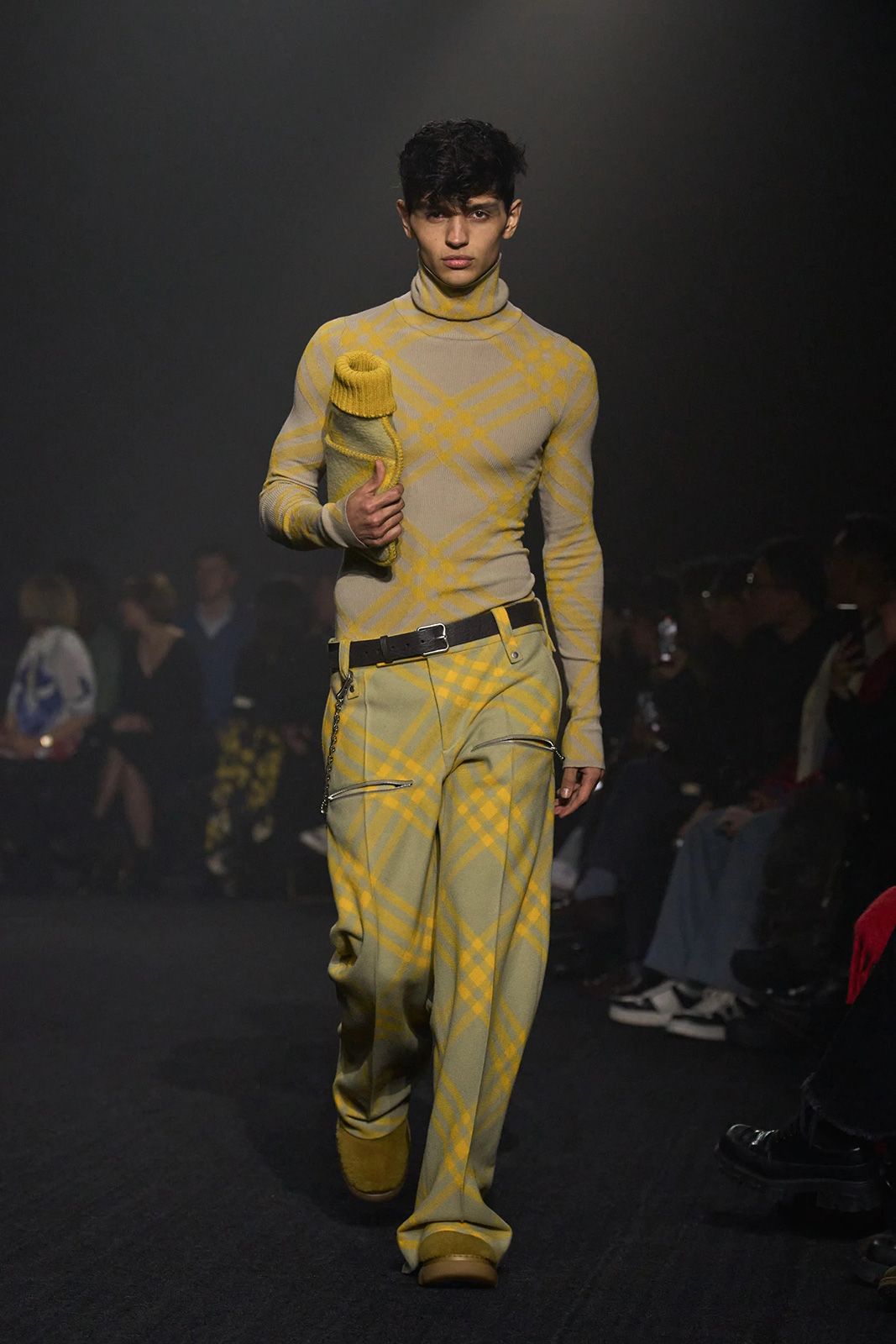 Burberry Fall 2023 Ready to Wear Gorunway 17.jpg