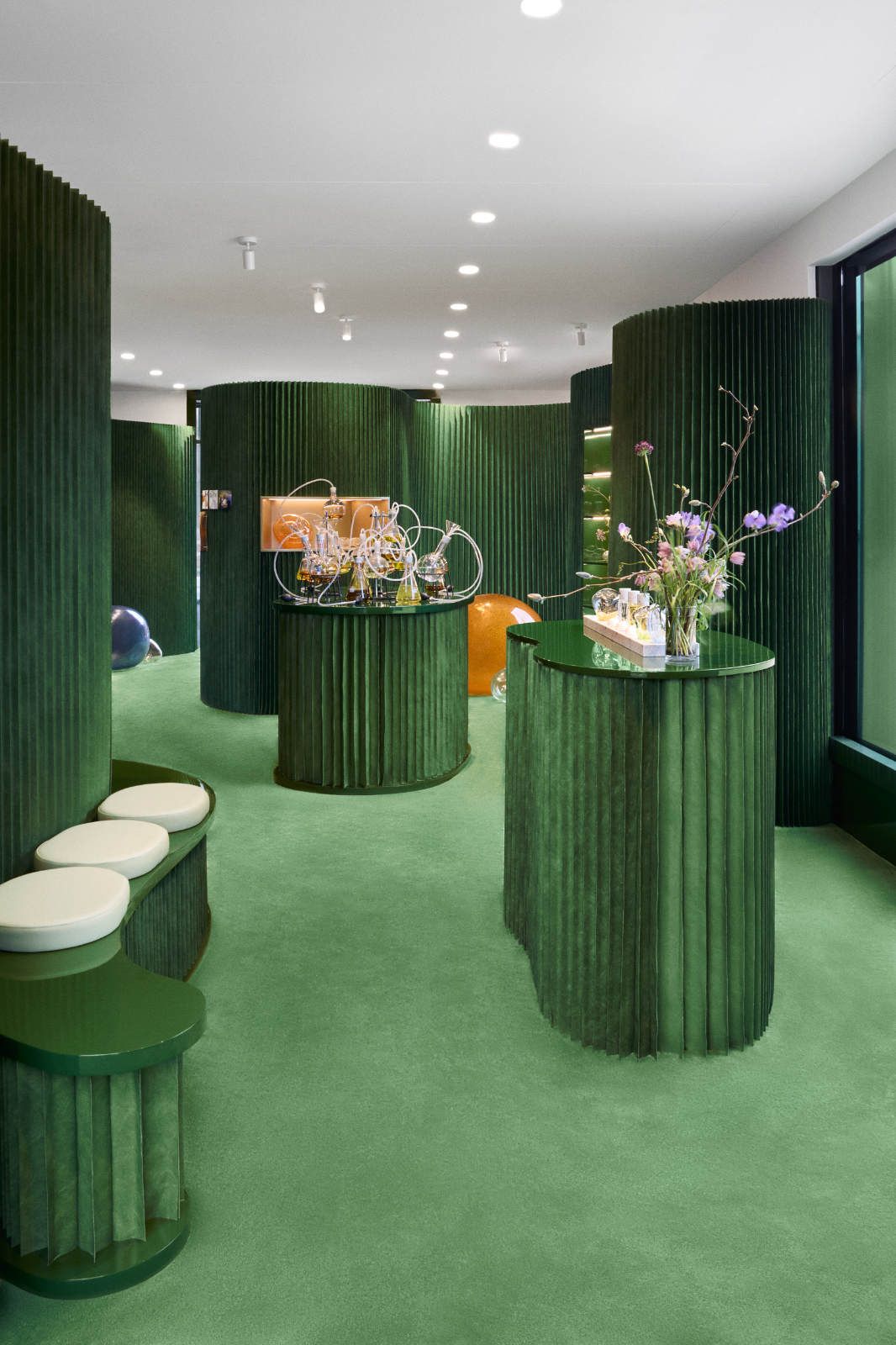 LOEWE_PERFUMES_COLON_MOLO_03.jpg