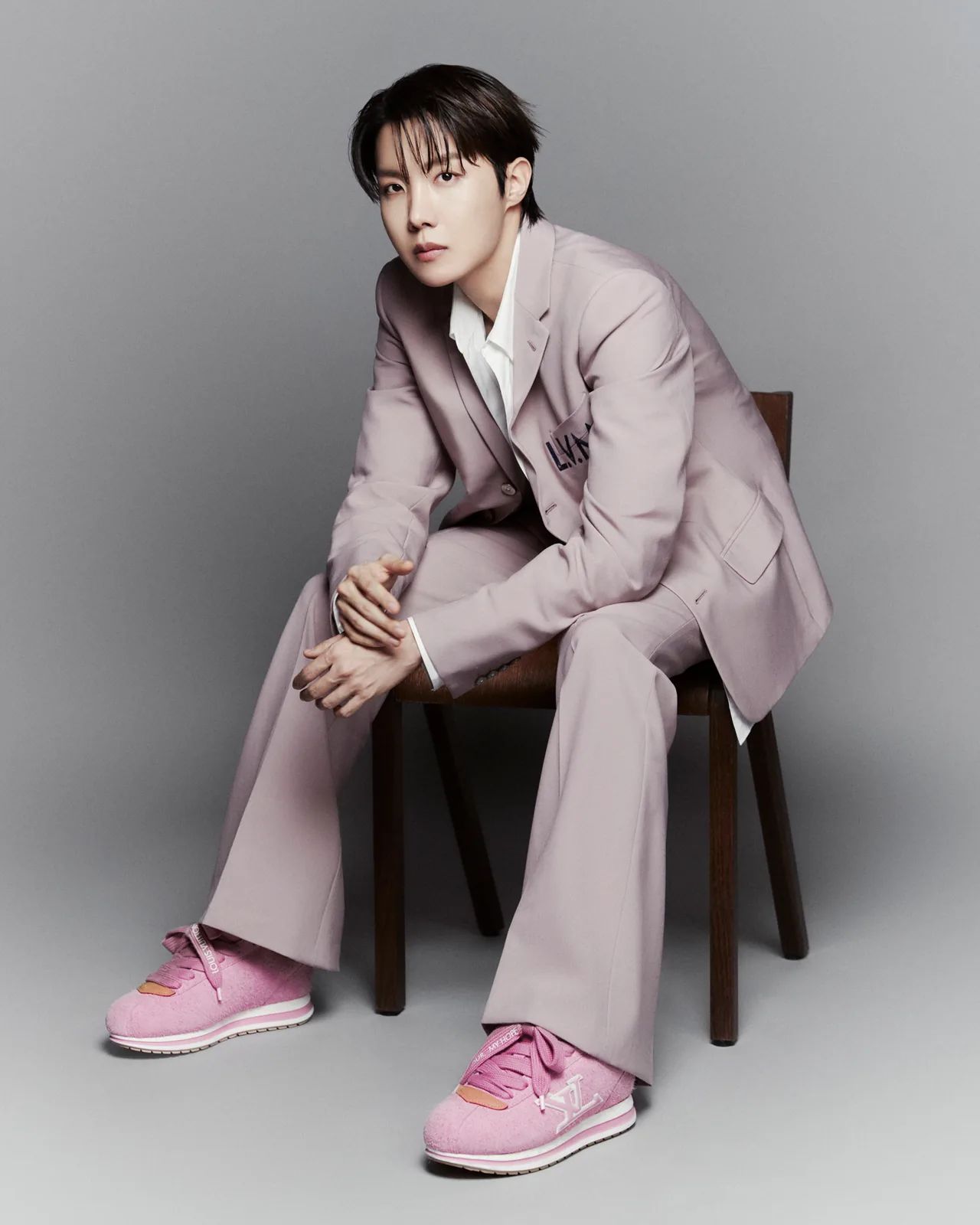 metal-louis-vuitton-x-j-hope-03.webp