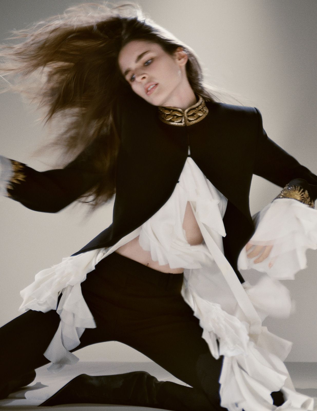 McQueen-Autumn-Winter-2025-Campaign-002-(2)-NO-LOGO.jpg