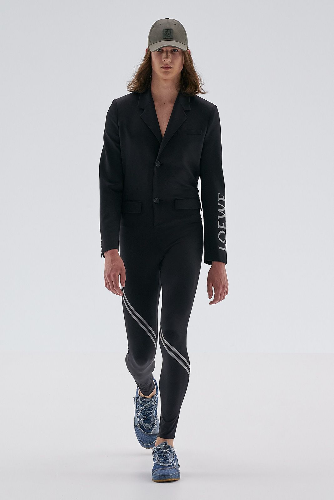 Loewe S S23 Mens Show Runway Look 57 Front Rgb Cropped 2x3 57.jpg