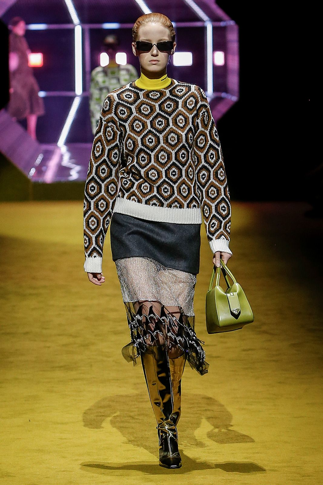 27 Prada Donna F W22.jpg