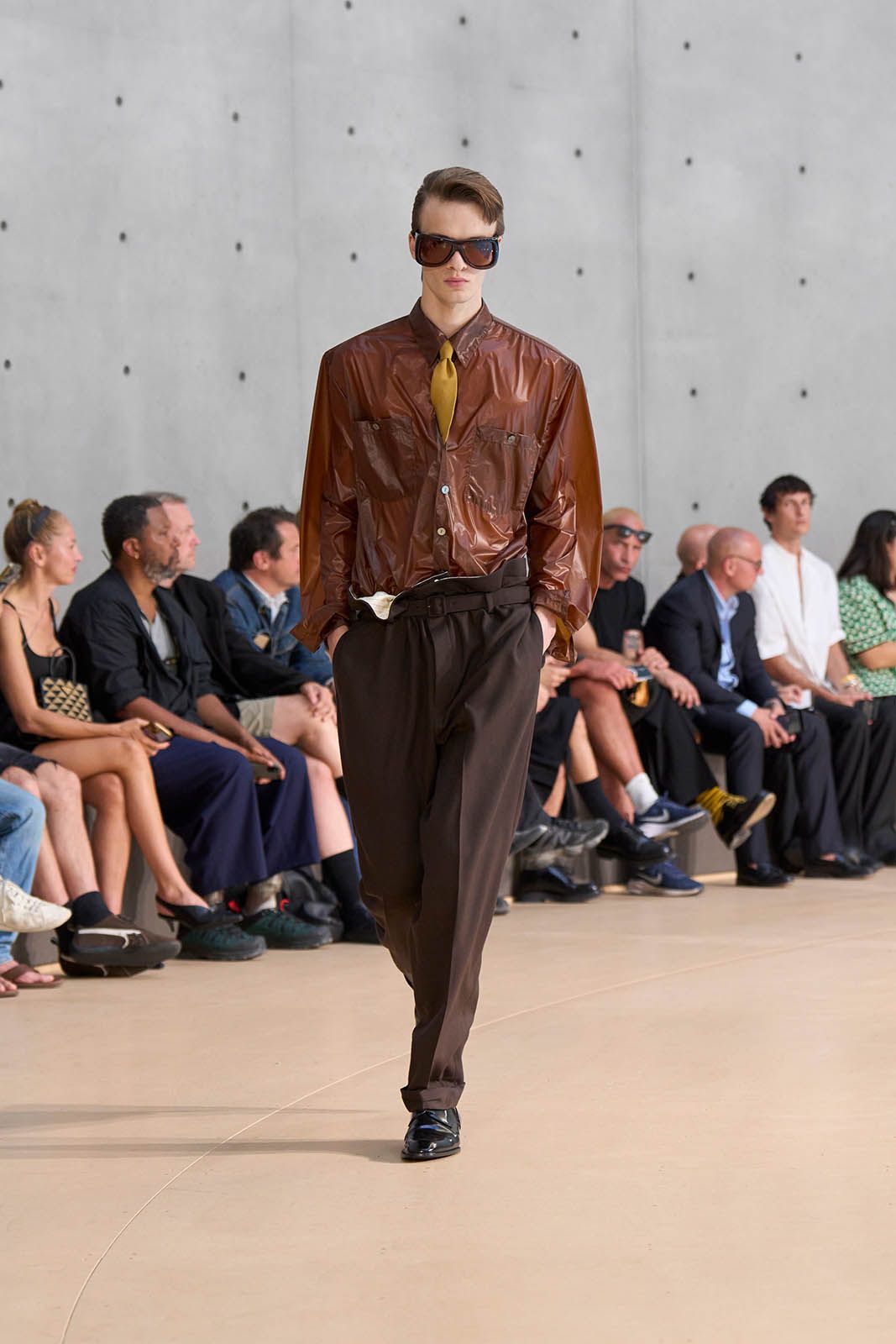SAINT LAURENT_FASHION_SHOW_MEN_SUMMER26_RUNWAY_21.jpg