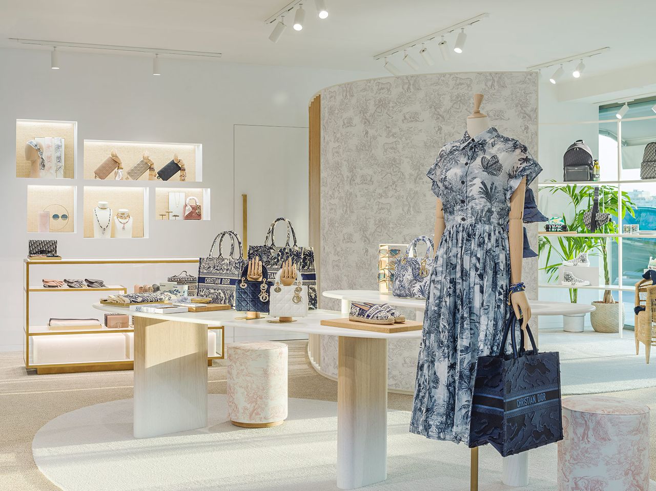 Dior 2020 POP up Store Ibiza Boutique Images ©kristen Pelou 9.jpg