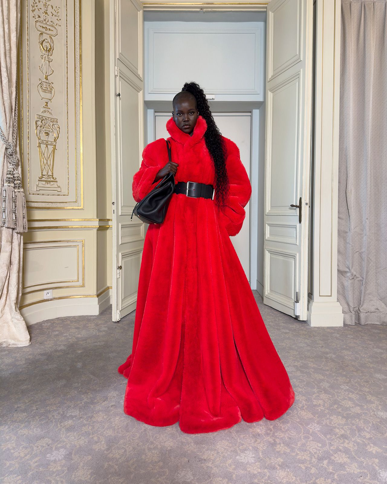 BALENCIAGA-WINTER-25-CAMPAIGN-LOOK-IMAGES_2.jpg