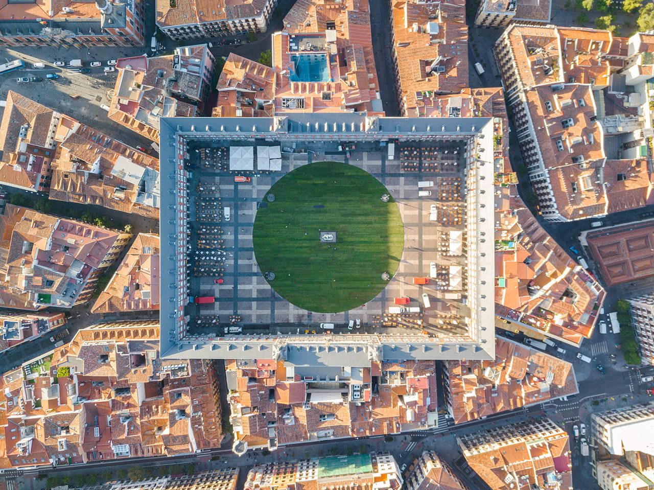 Sp Y Plaza Mayor Grass Aereal.jpg