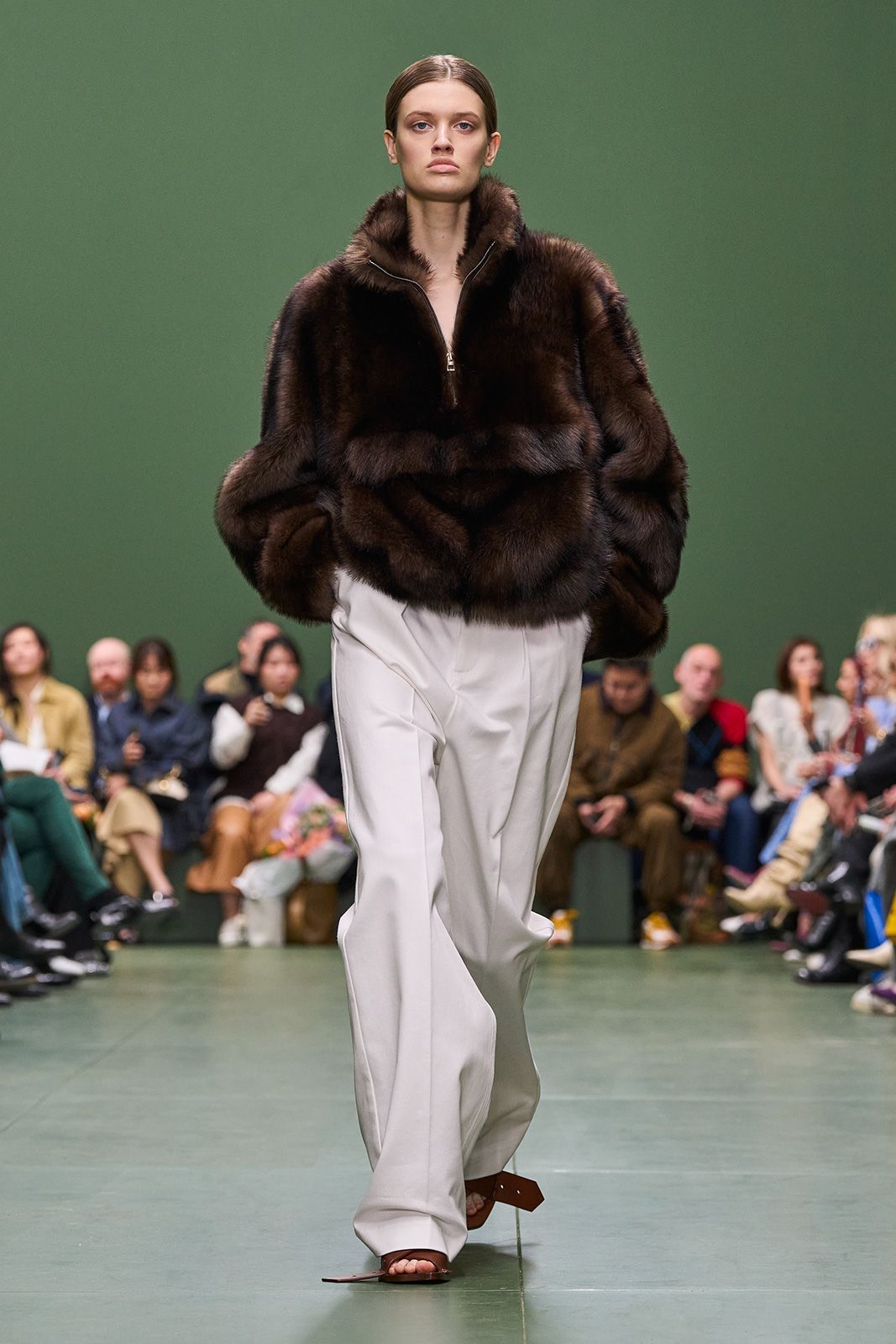 LOEWE_FW24_WW_SHOW_RUNWAY_50.jpg
