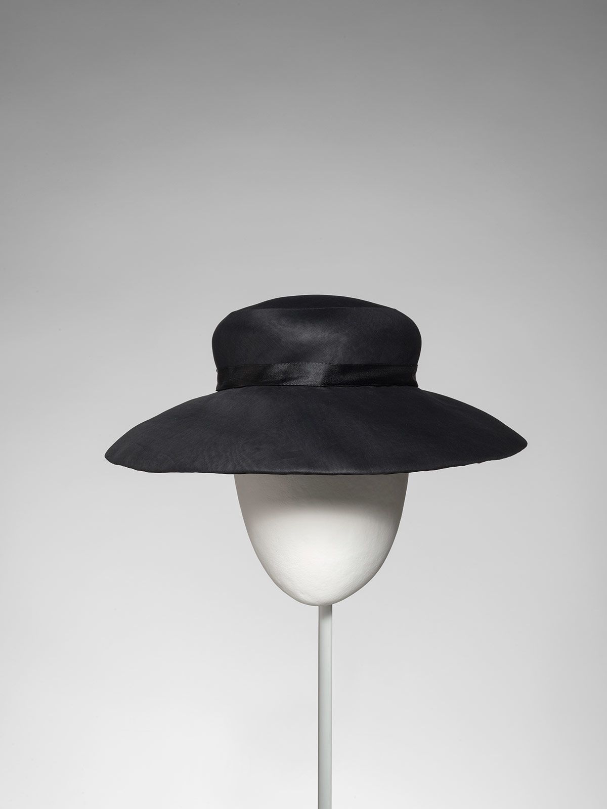 Balenciaga Laeleganciadelsombrero Metalmagazine 8.jpg