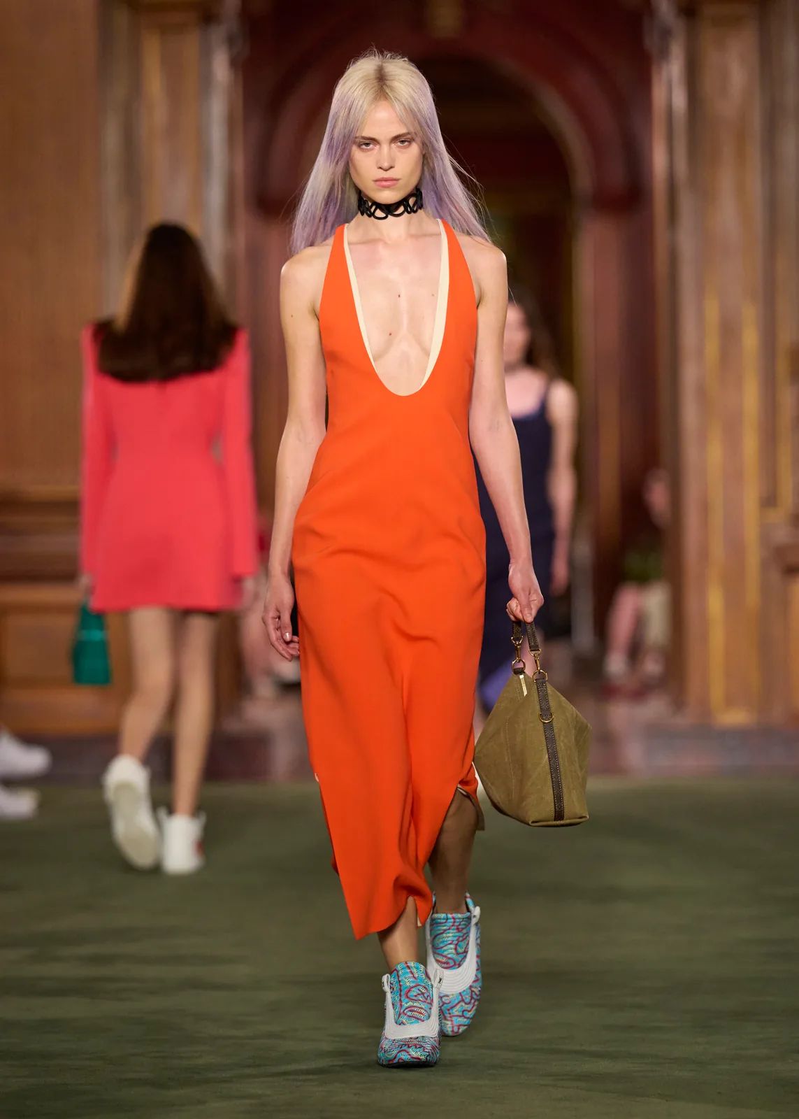 metal-louis-vuitton-cruise-2027-10.webp
