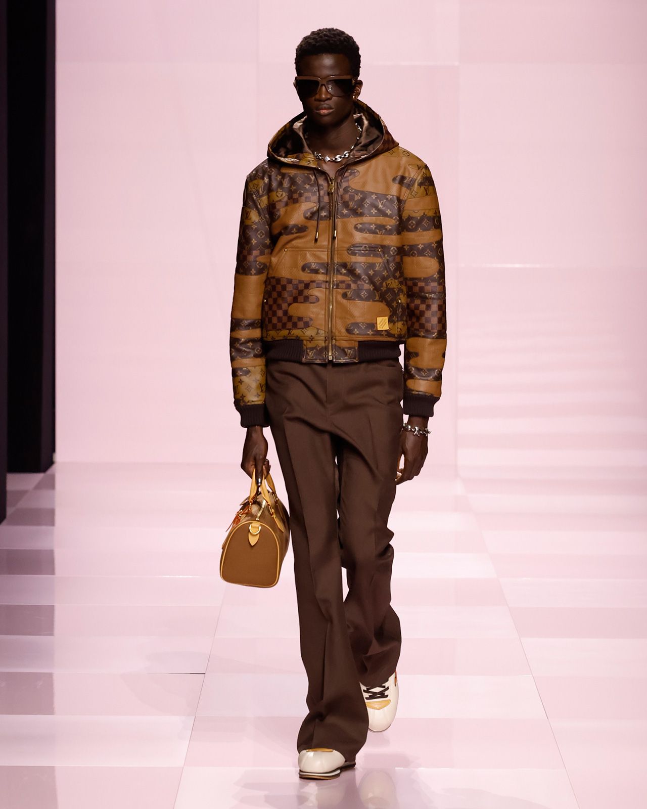 LOUIS-VUITTON-MENrsquo;S-FALL-WINTER-2025-SHOW-LOOK-14.jpg