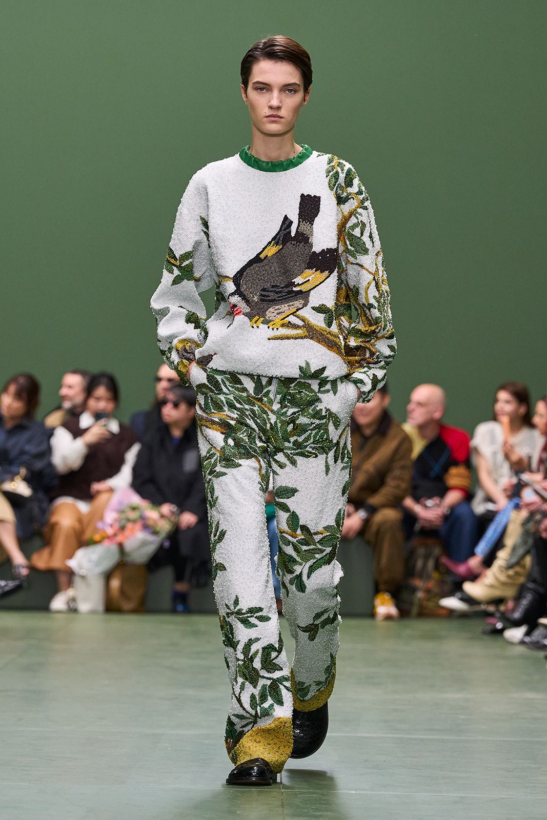LOEWE_FW24_WW_SHOW_RUNWAY_10.jpg
