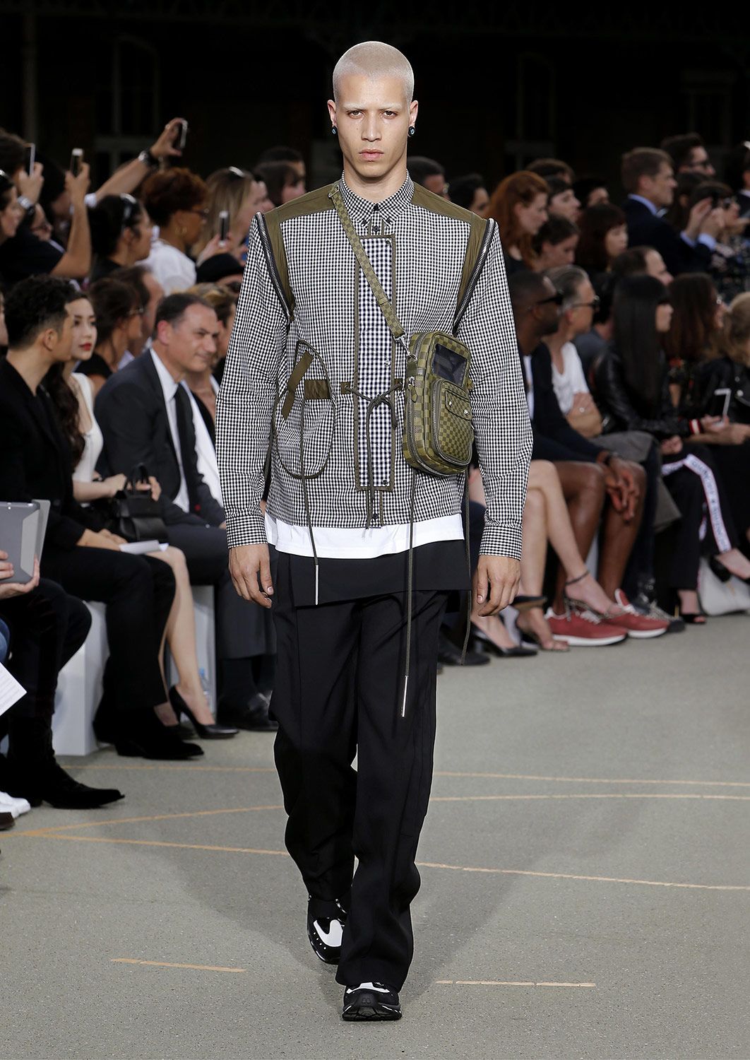 Givenchy S S17 Metalmagazine 22.jpg