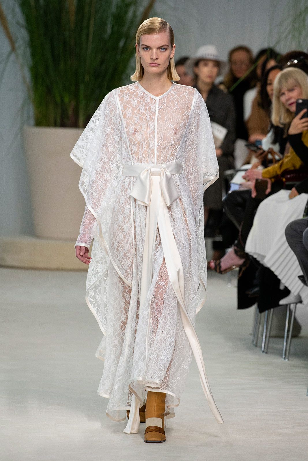 Loewe Women S S20 Look 15.jpg