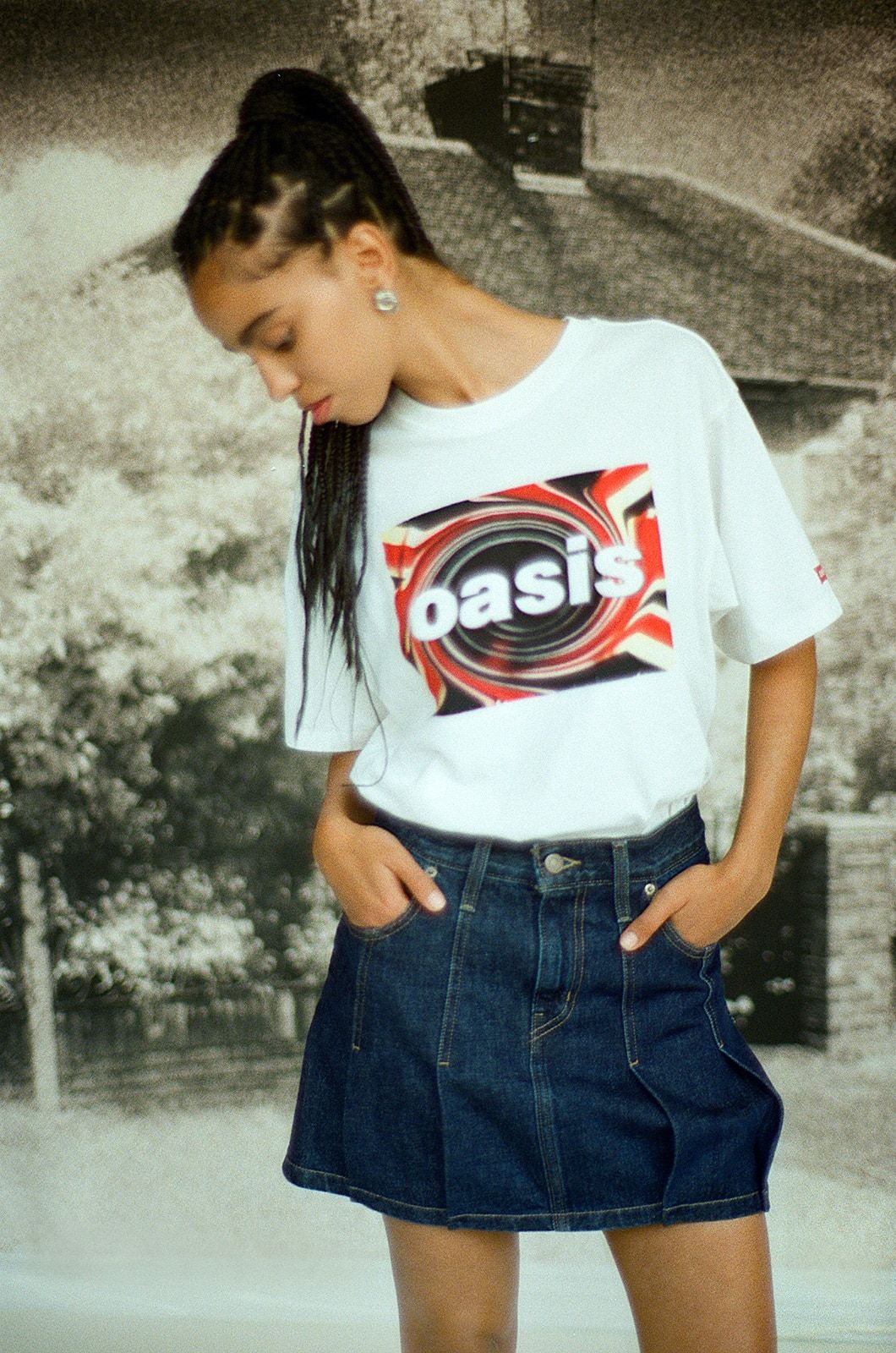 Oasis-–-Levis-2.jpg